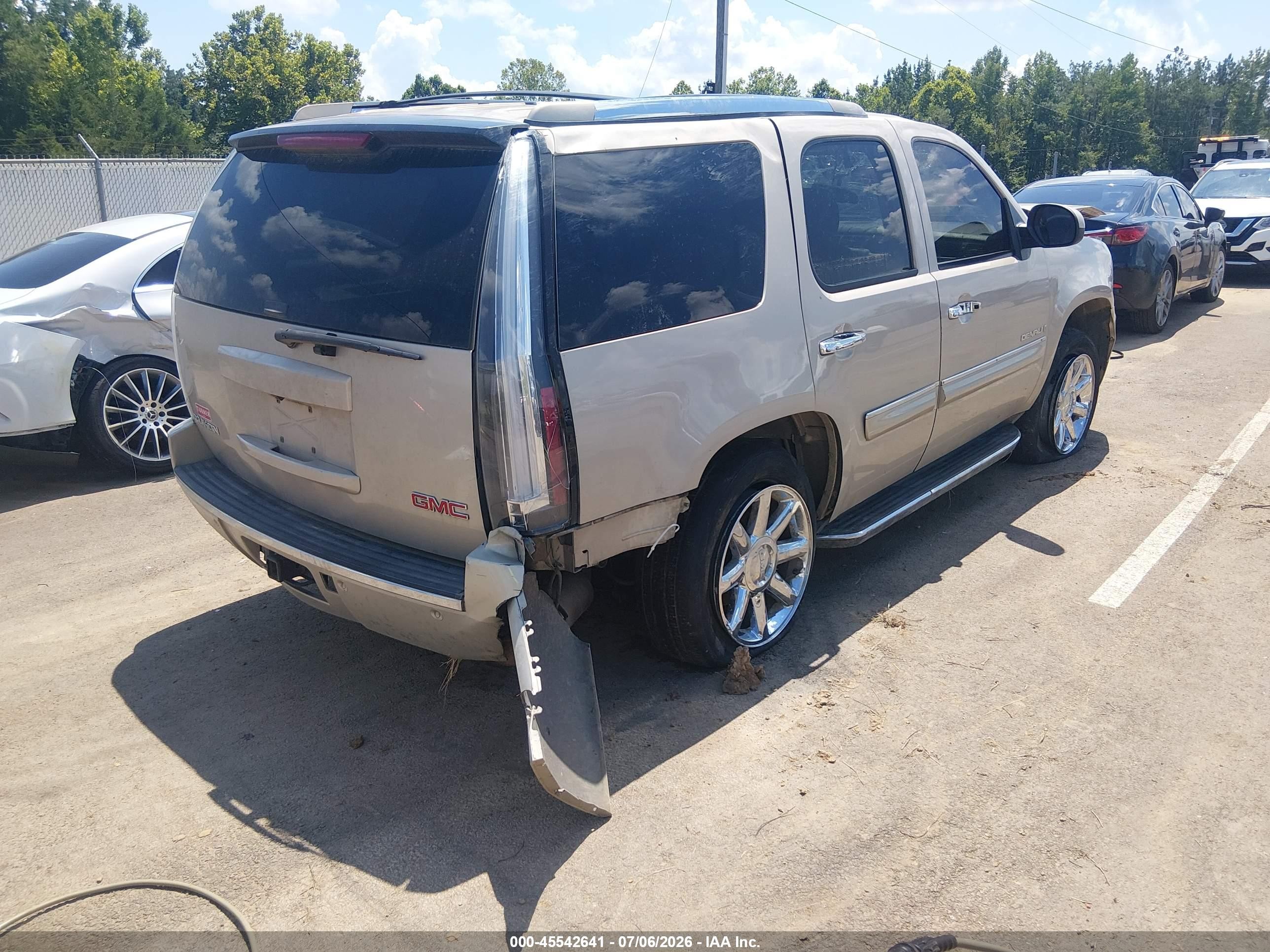 2007 Gmc Yukon Denali Denali Beige vin: 1GKFK638X7J306804