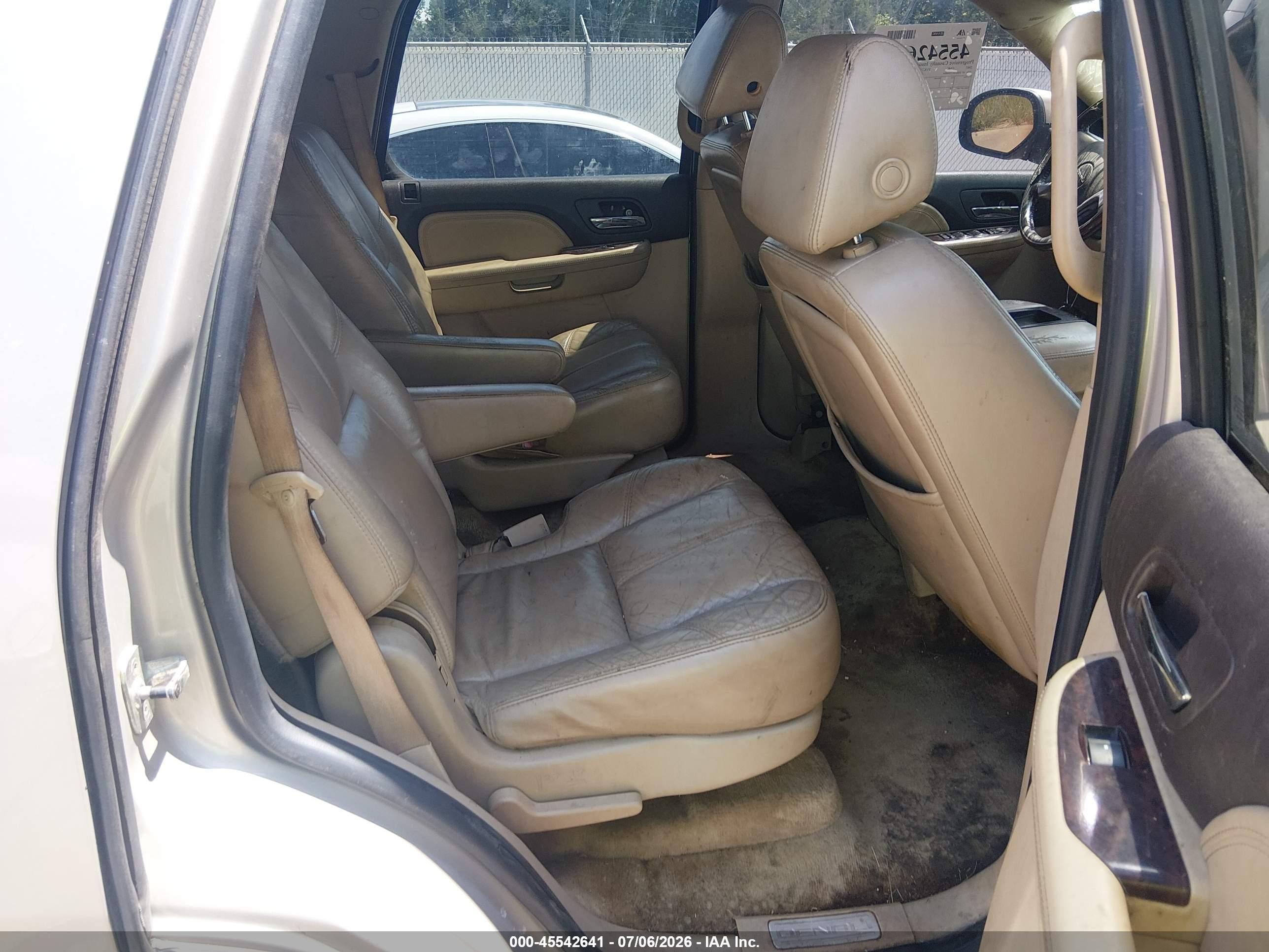 2007 Gmc Yukon Denali Denali Beige vin: 1GKFK638X7J306804