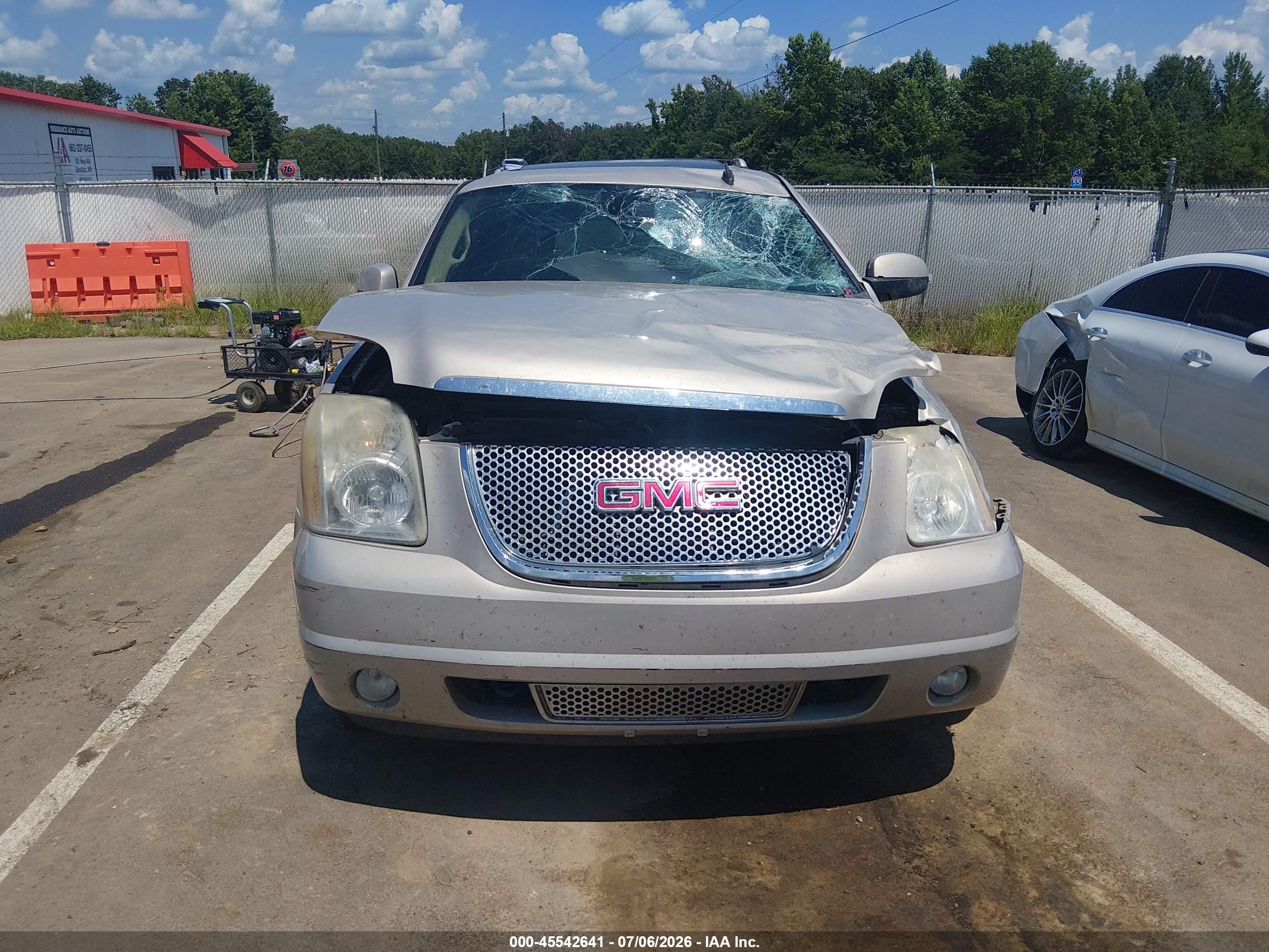 2007 Gmc Yukon Denali Denali Beige vin: 1GKFK638X7J306804