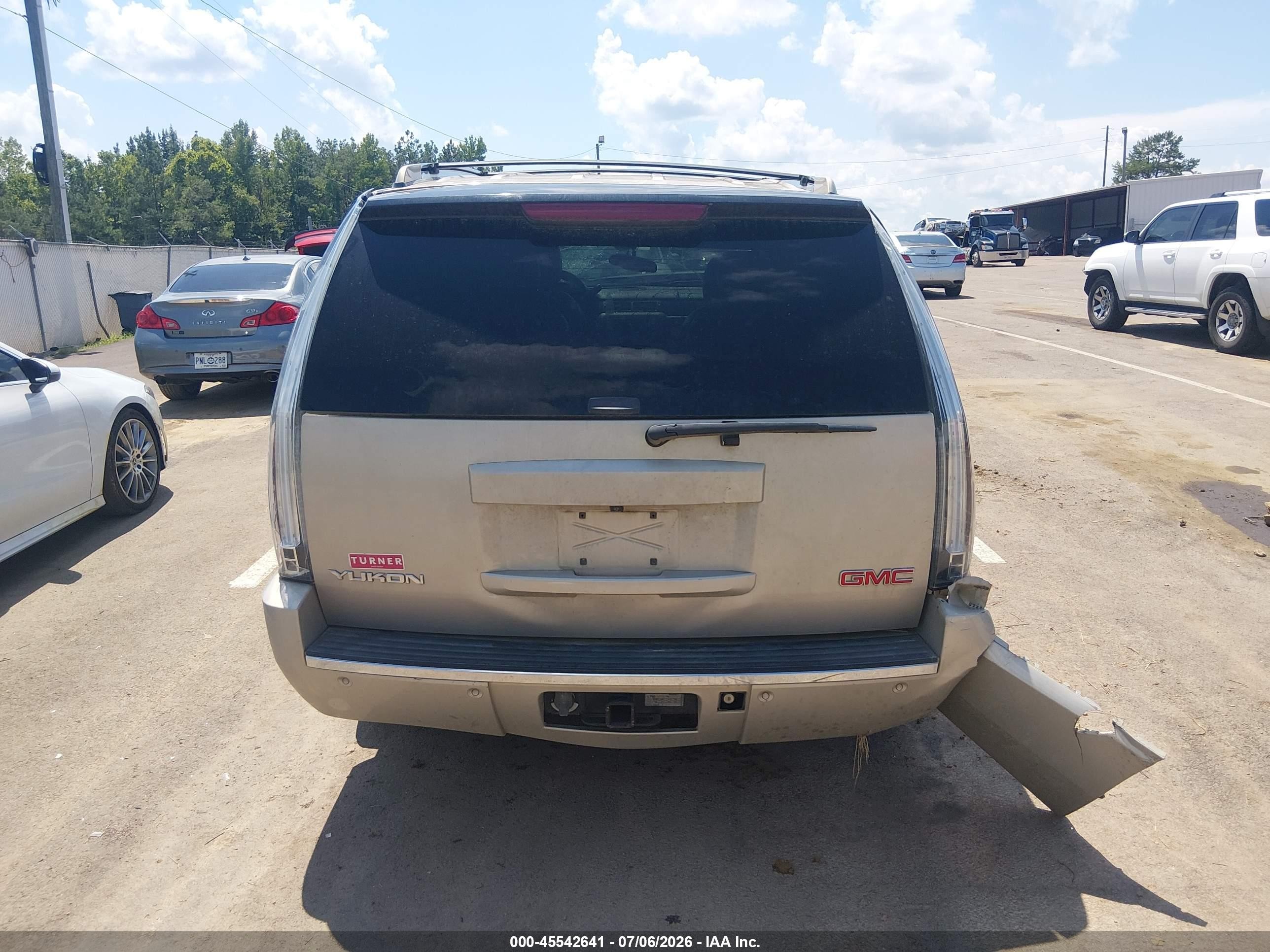 2007 Gmc Yukon Denali Denali Beige vin: 1GKFK638X7J306804