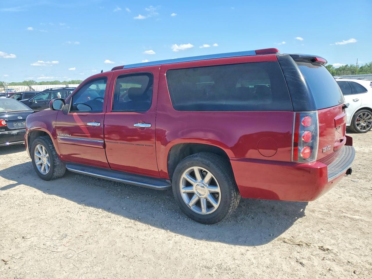 2007 Gmc Yukon Xl Denali Red vin: 1GKFK66827J211150