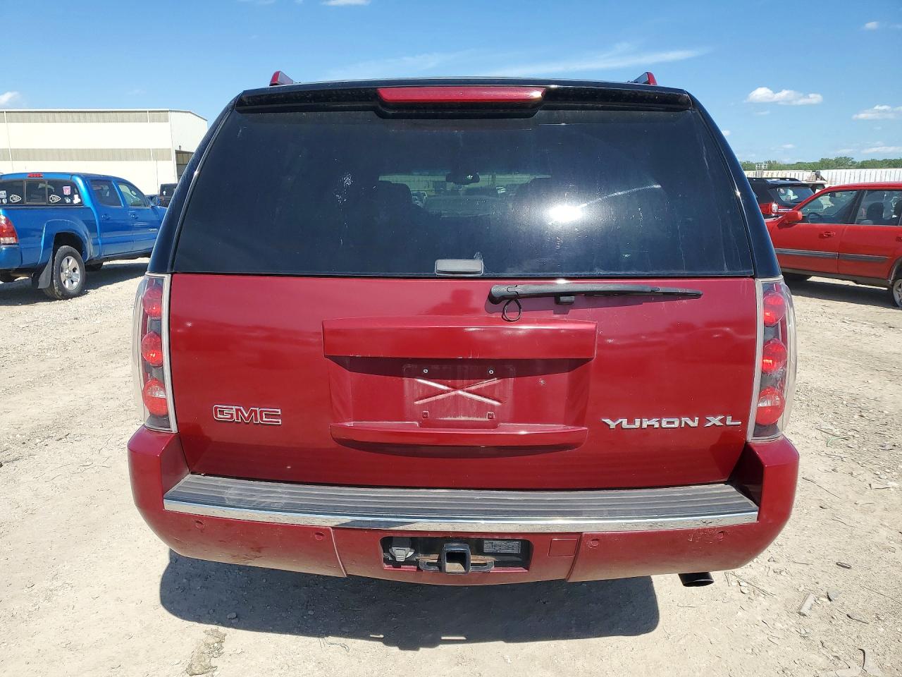 2007 Gmc Yukon Xl Denali Red vin: 1GKFK66827J211150