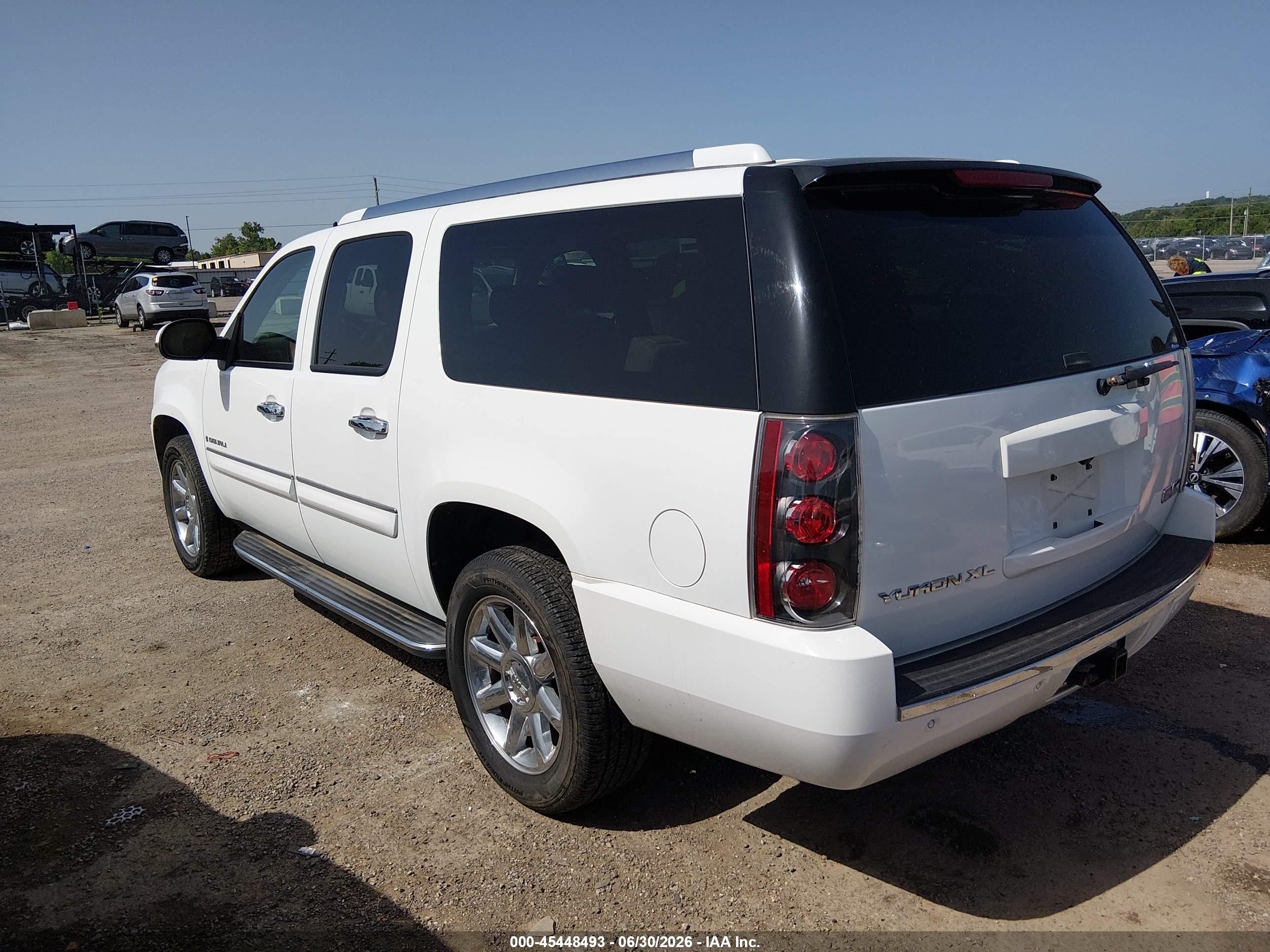 2008 Gmc Yukon Xl 1500 Denali White vin: 1GKFK66858J145131