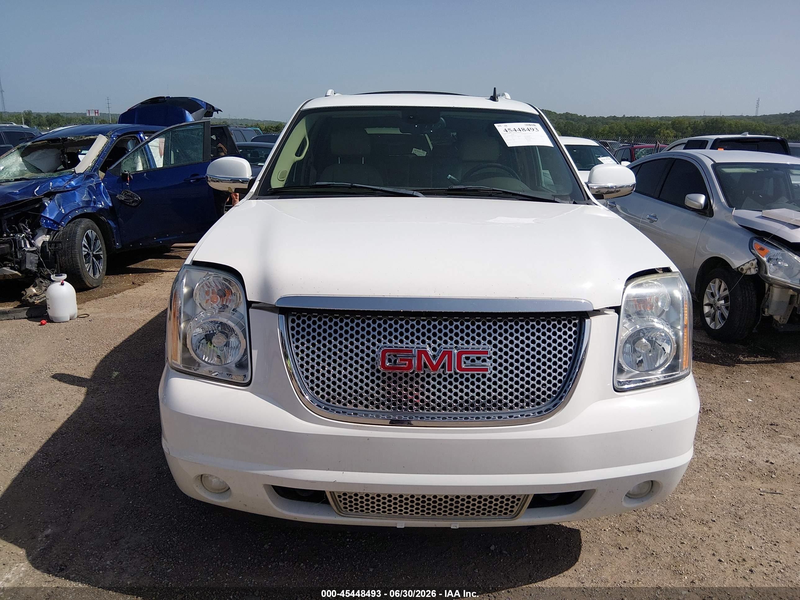 2008 Gmc Yukon Xl 1500 Denali White vin: 1GKFK66858J145131