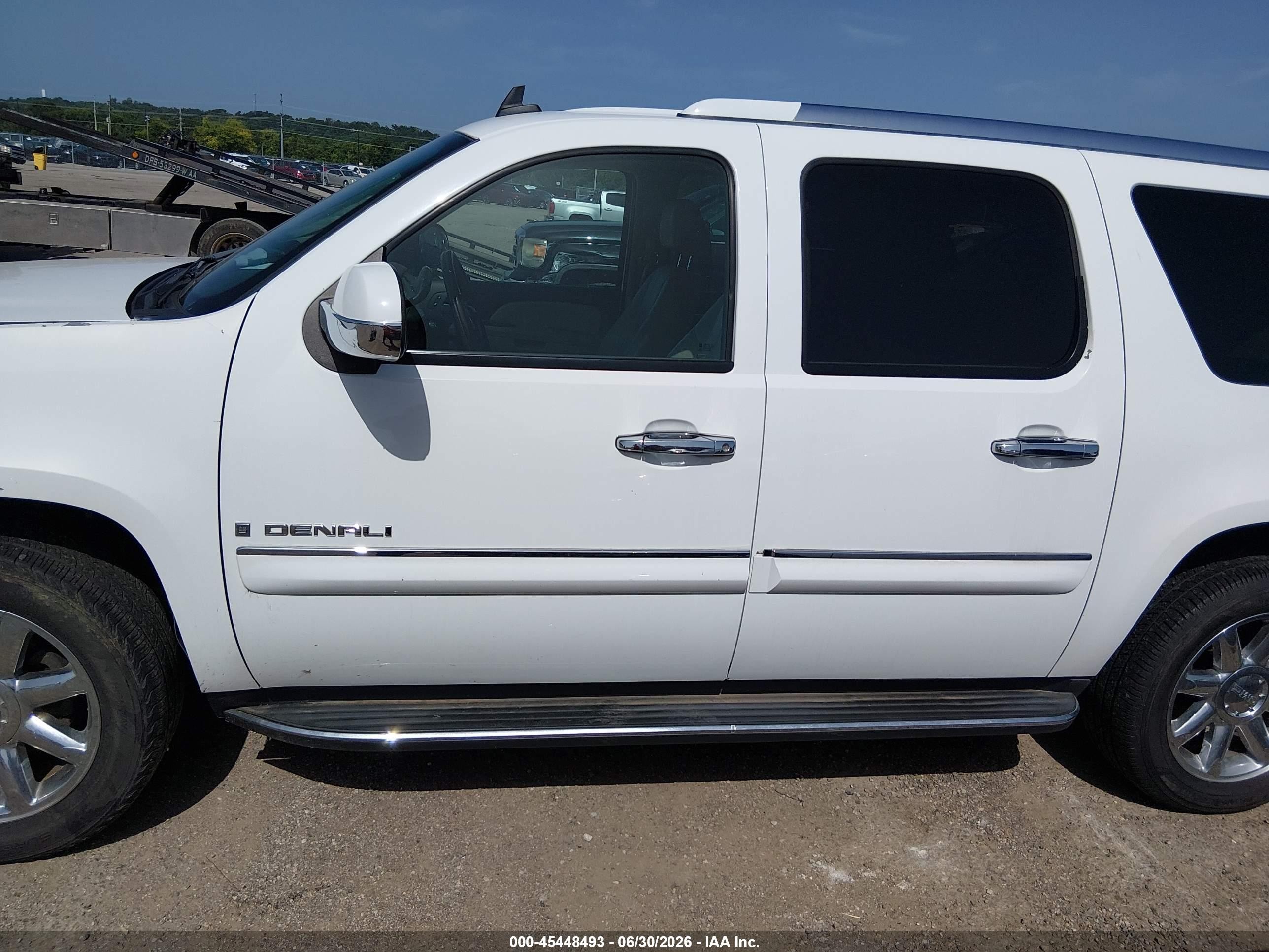 2008 Gmc Yukon Xl 1500 Denali White vin: 1GKFK66858J145131