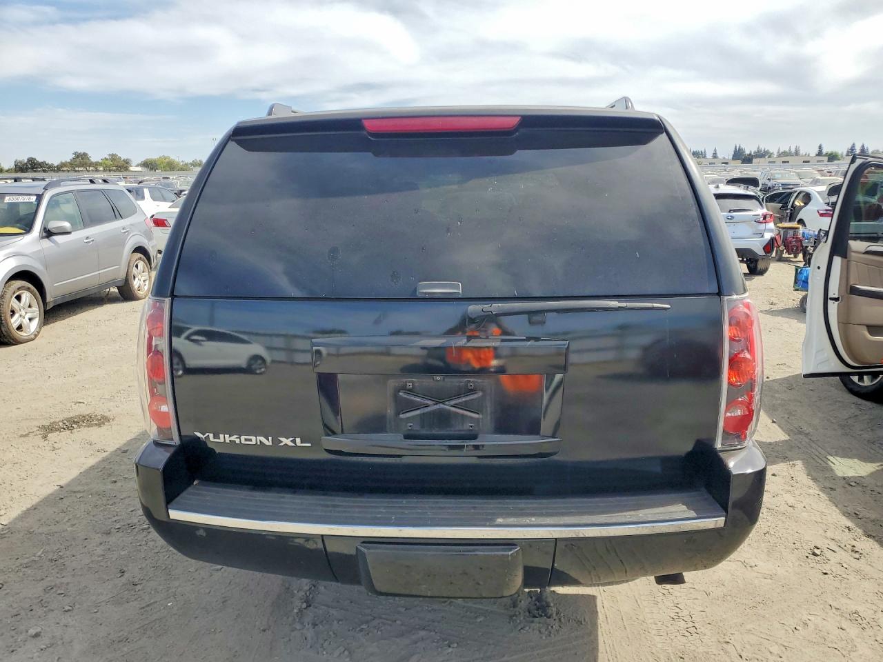 2008 Gmc Yukon Xl Denali Black vin: 1GKFK66868J244945