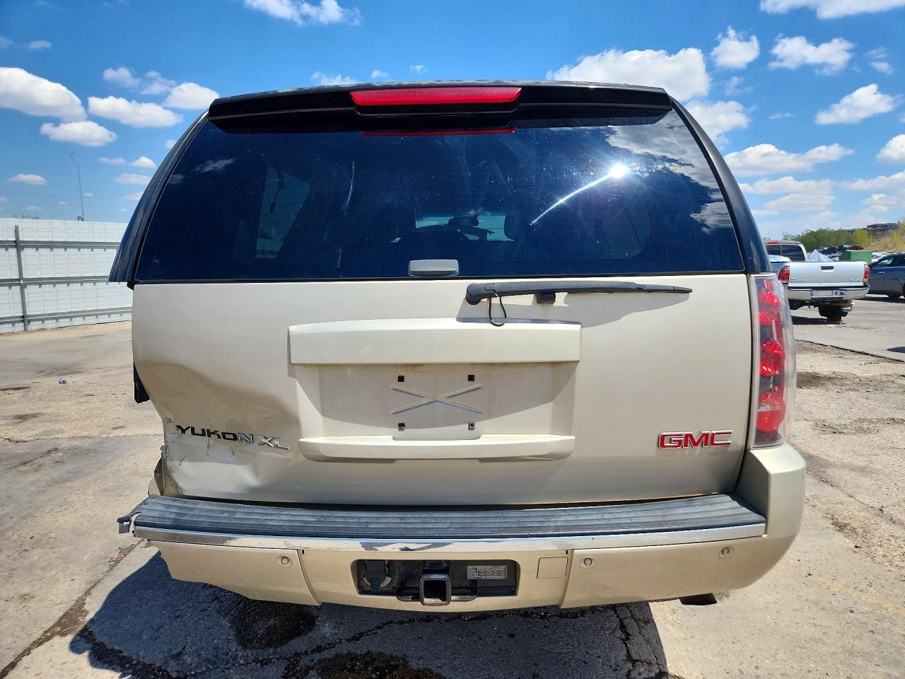 2007 Gmc Yukon Xl Denali Beige vin: 1GKFK66877J172054