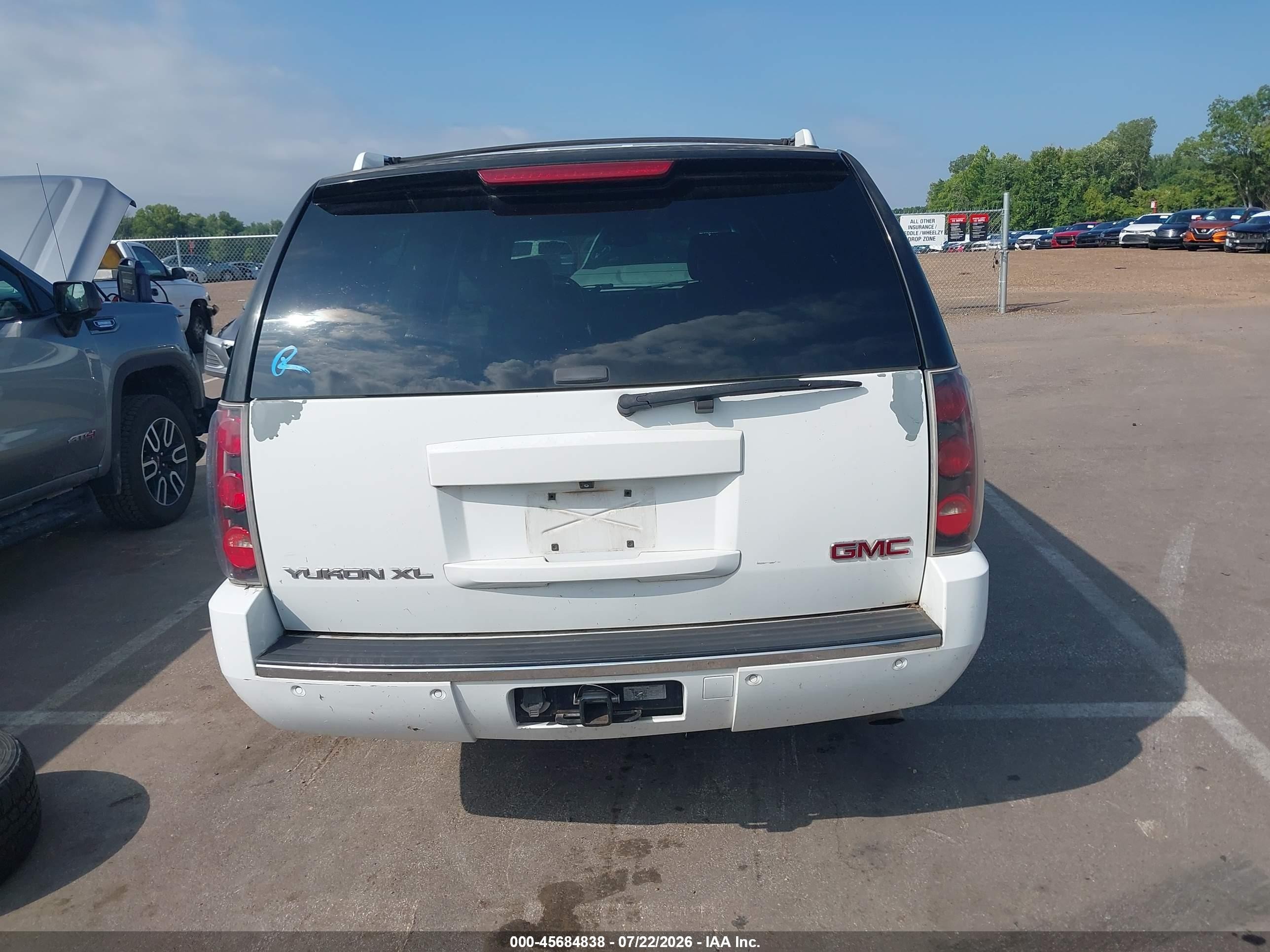 2007 Gmc Yukon Xl 1500 Denali White vin: 1GKFK66897J170886