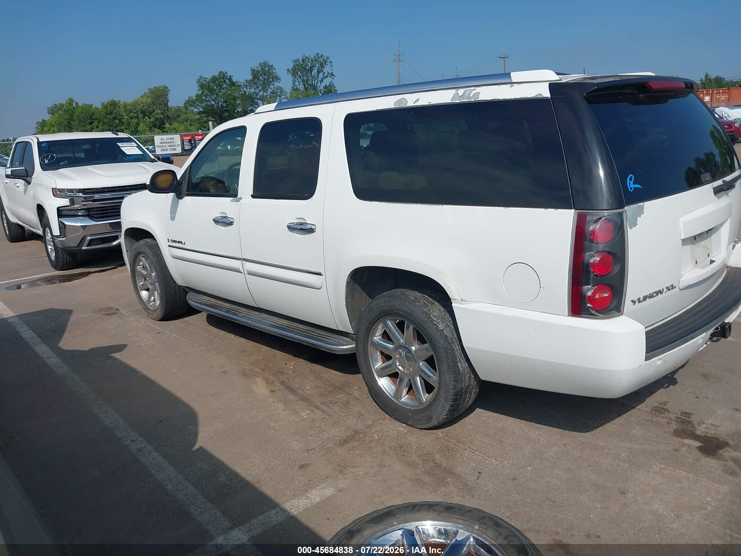 2007 Gmc Yukon Xl 1500 Denali White vin: 1GKFK66897J170886