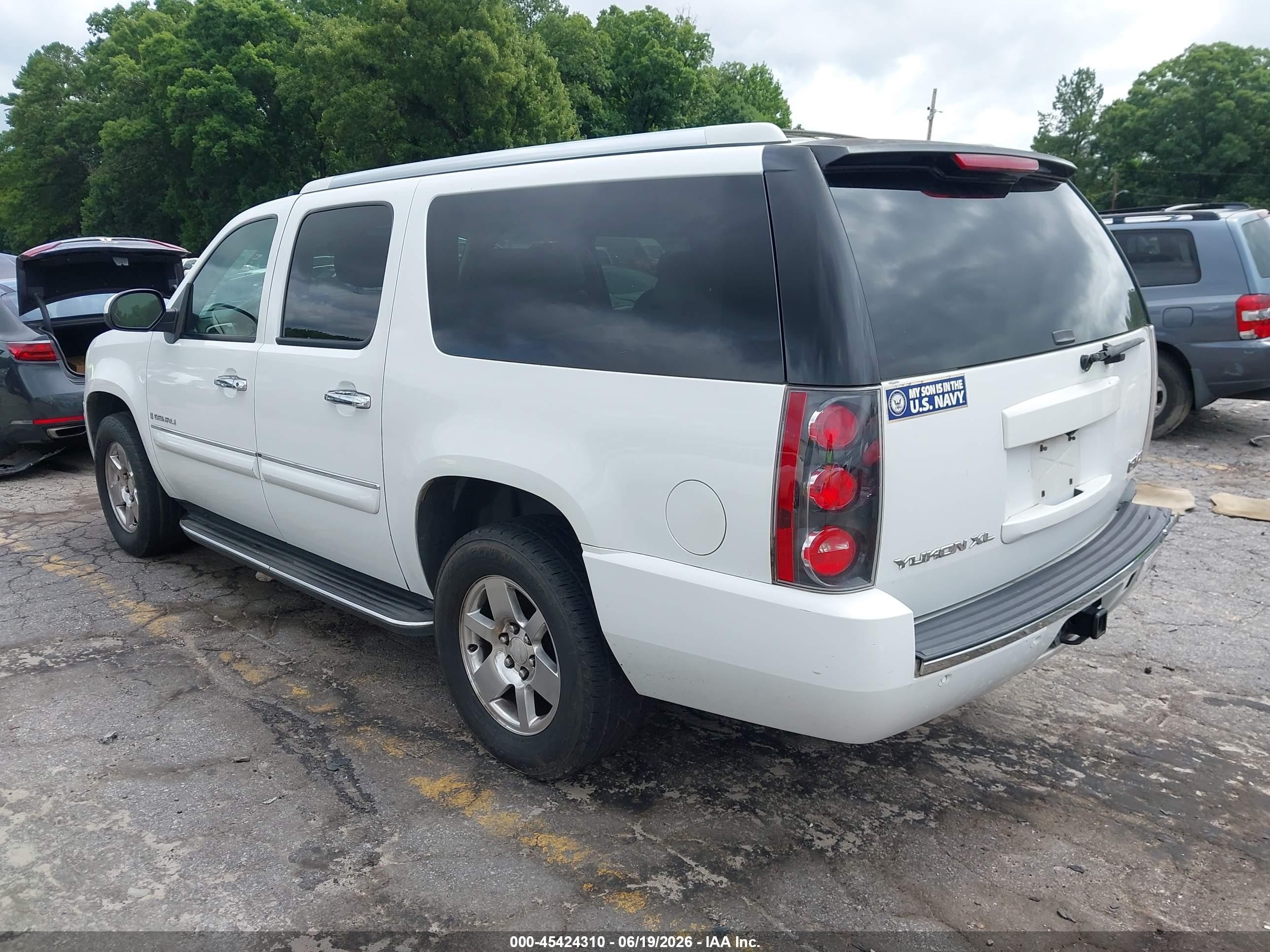 2007 Gmc Yukon Xl 1500 Denali White vin: 1GKFK66897J355097
