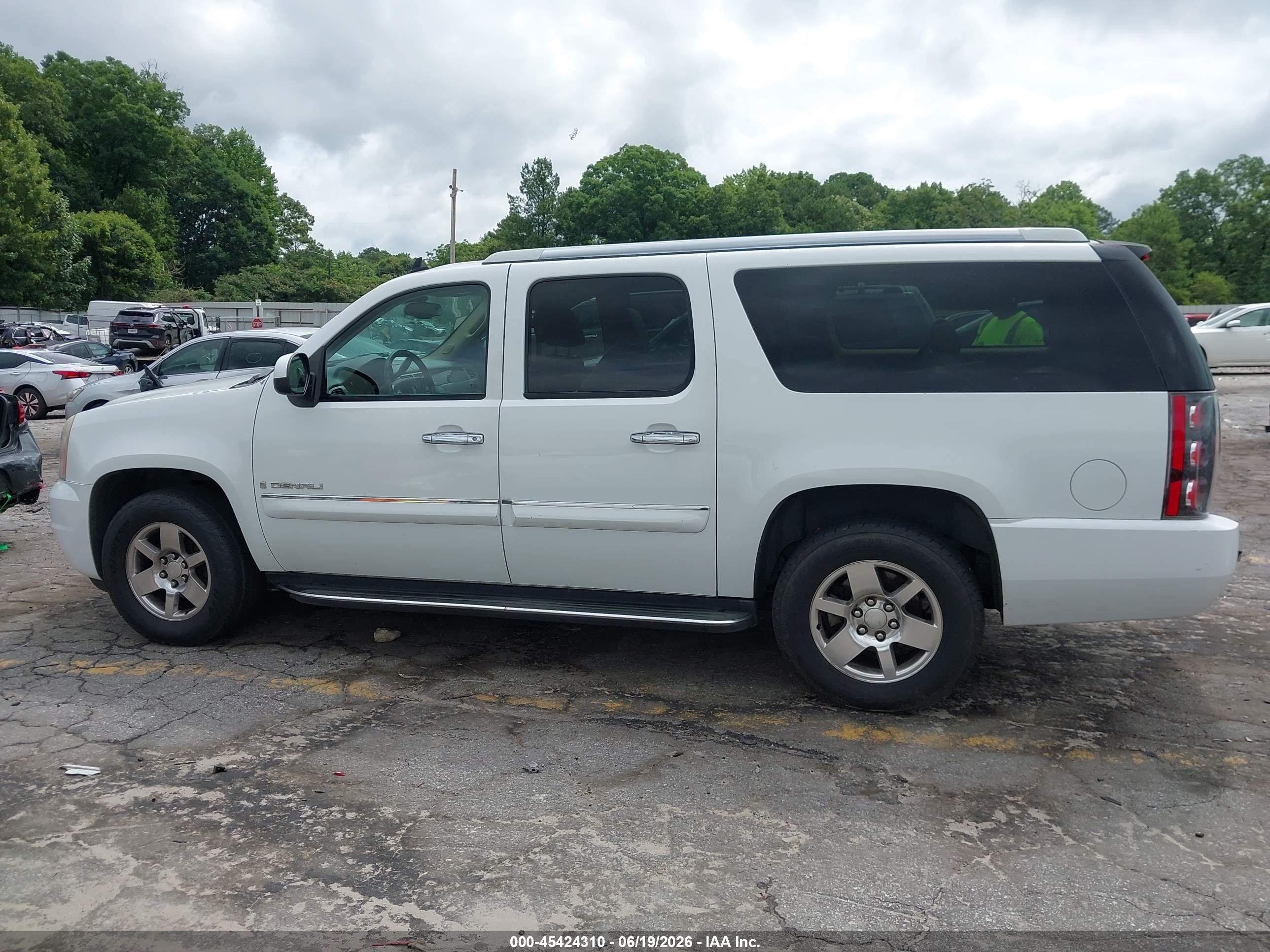 2007 Gmc Yukon Xl 1500 Denali White vin: 1GKFK66897J355097