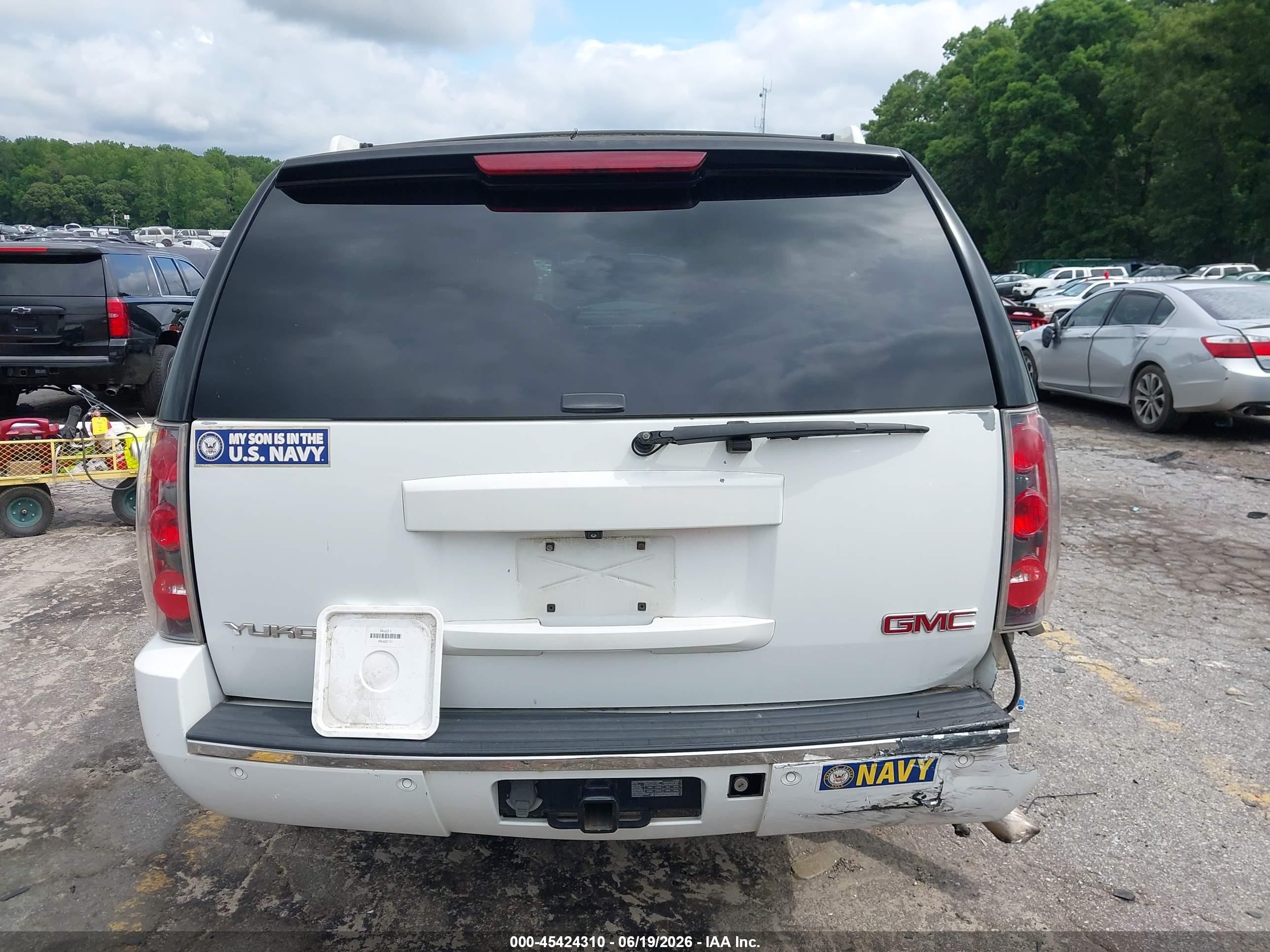2007 Gmc Yukon Xl 1500 Denali White vin: 1GKFK66897J355097