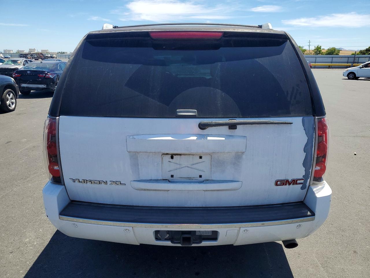 2007 Gmc Yukon Xl Denali White vin: 1GKFK66897J359330