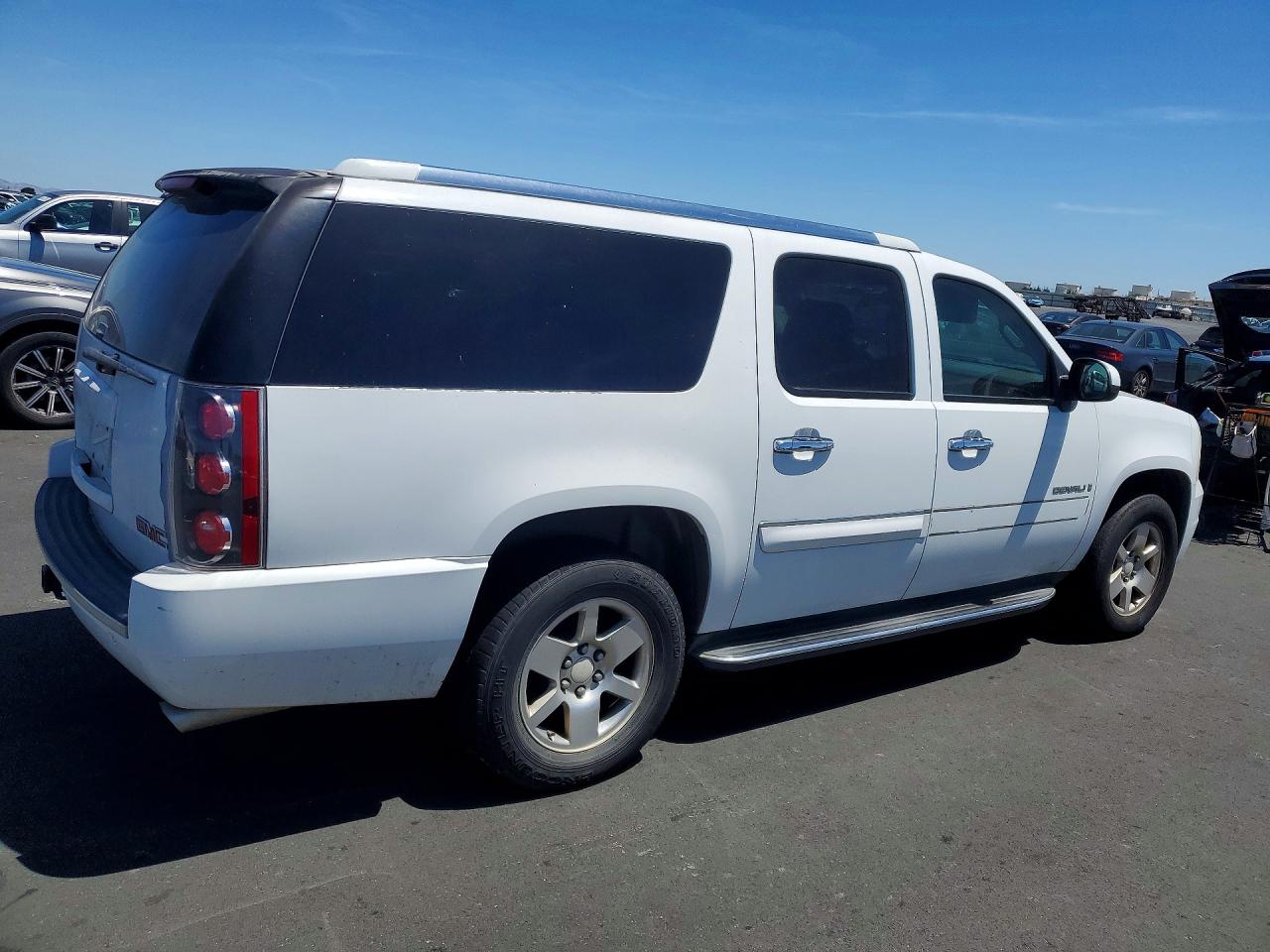 2007 Gmc Yukon Xl Denali White vin: 1GKFK66897J359330