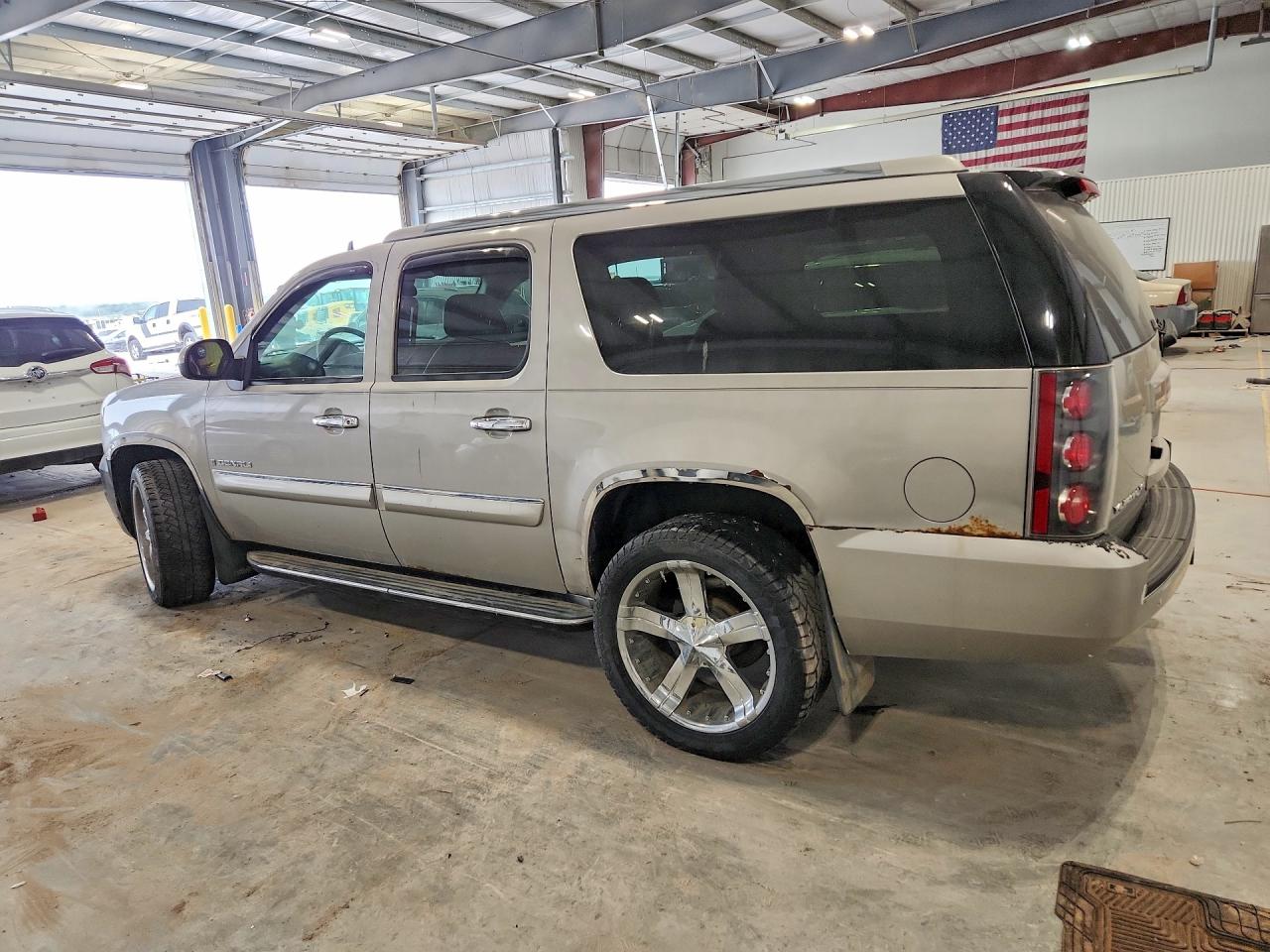 2007 Gmc Yukon Xl Denali Silver vin: 1GKFK668X7J267675