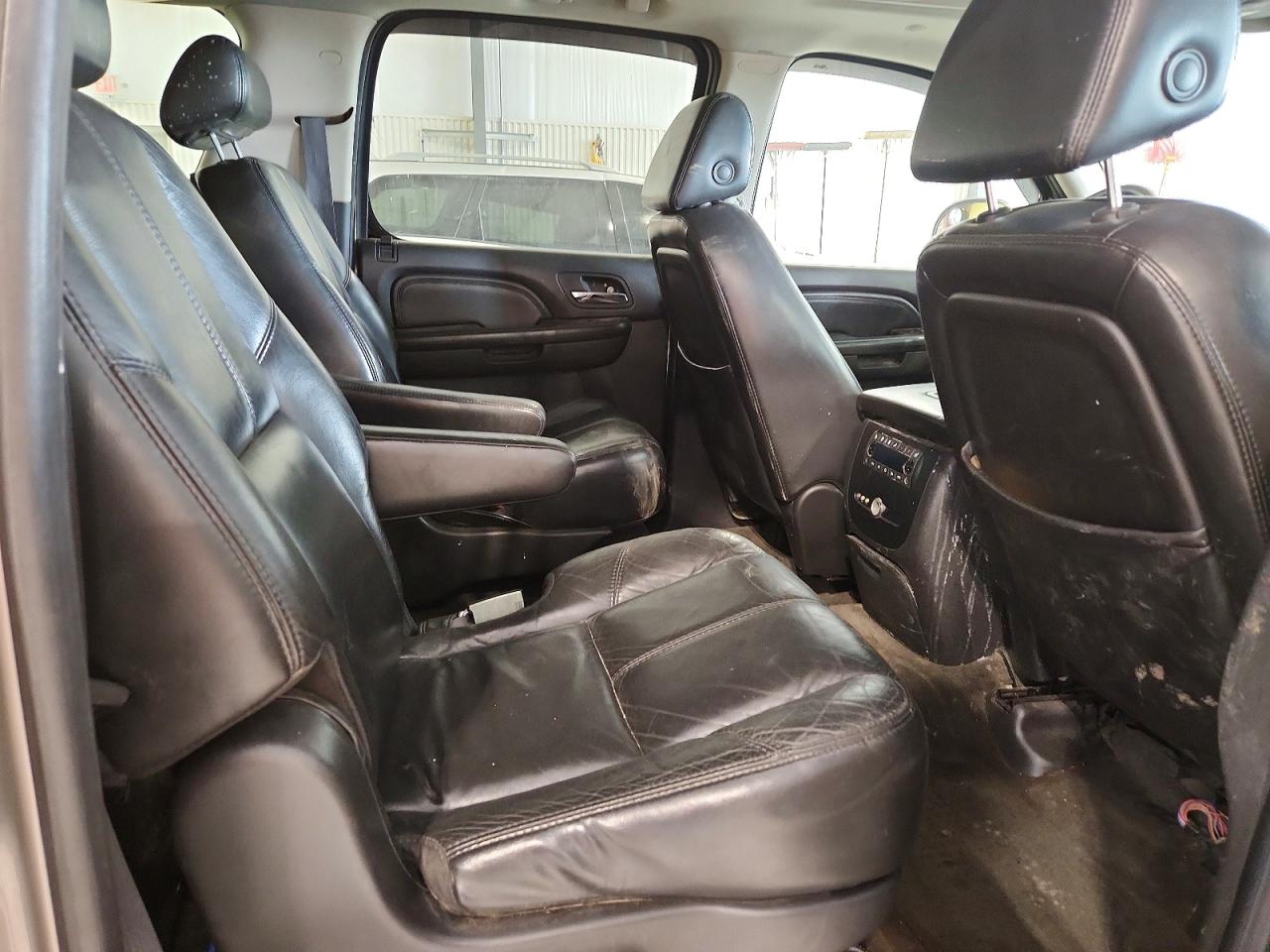 2007 Gmc Yukon Xl Denali Silver vin: 1GKFK668X7J267675