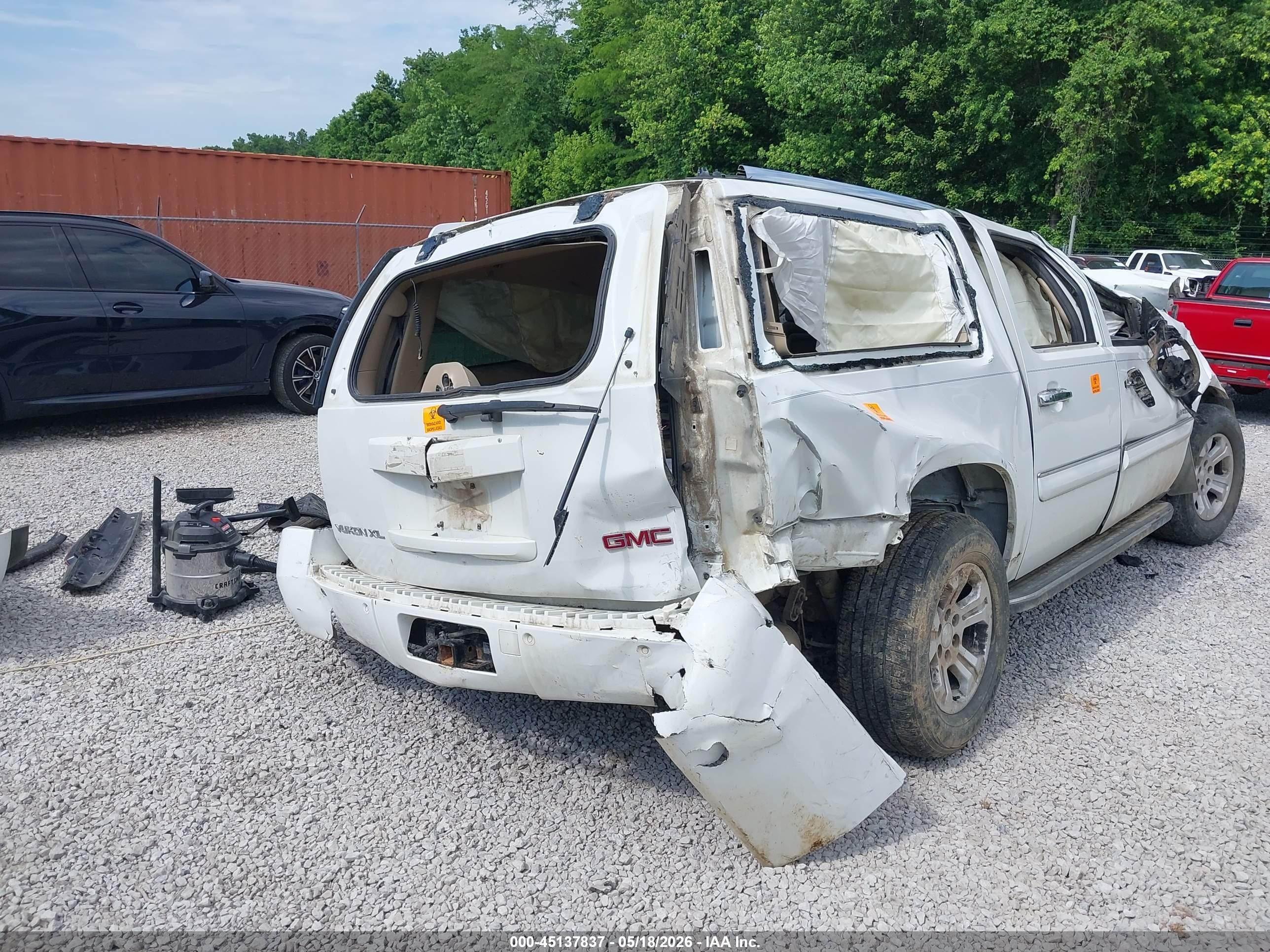 2008 Gmc Yukon Xl 1500 Denali White vin: 1GKFK668X8J230997