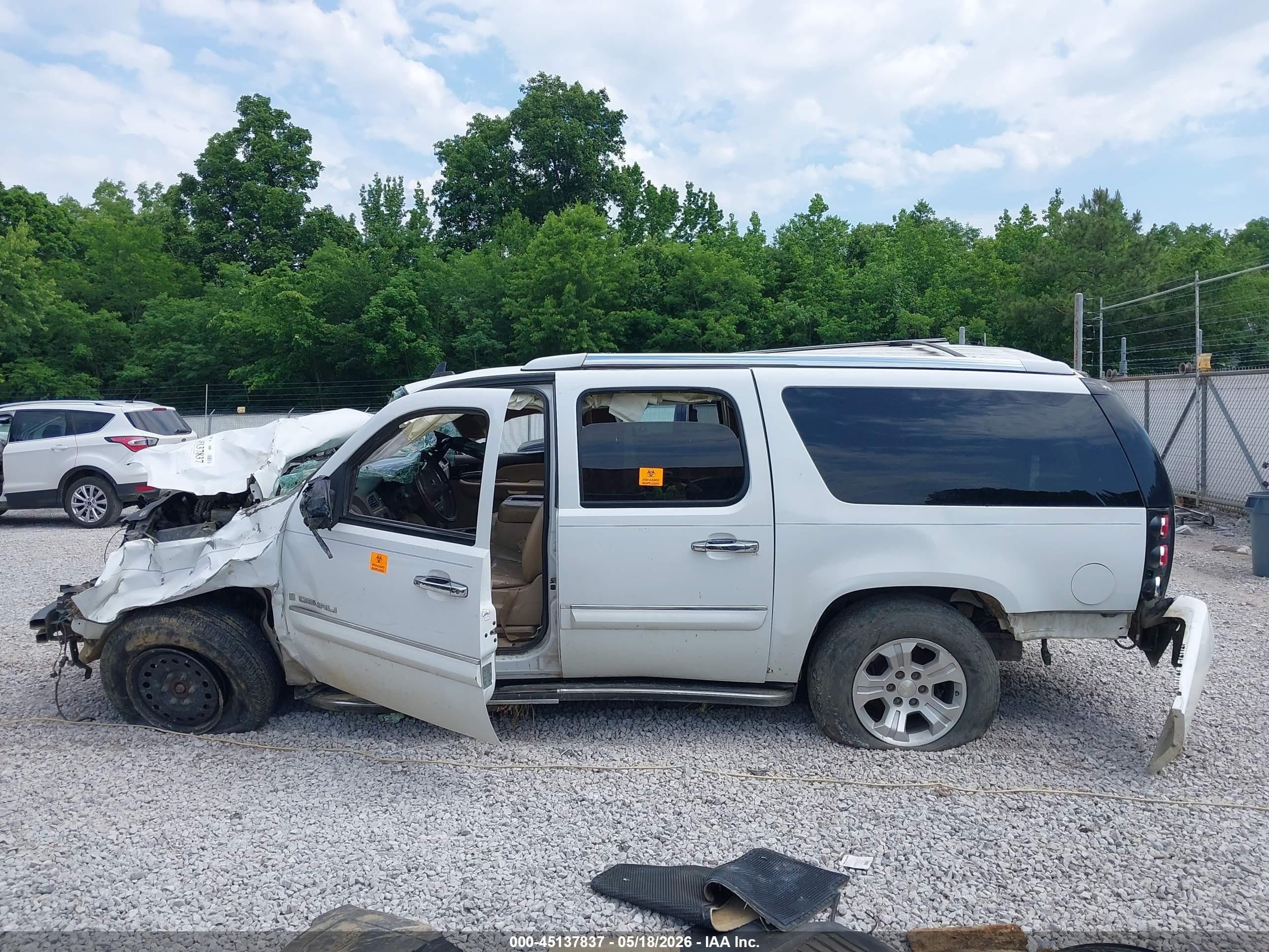 2008 Gmc Yukon Xl 1500 Denali White vin: 1GKFK668X8J230997