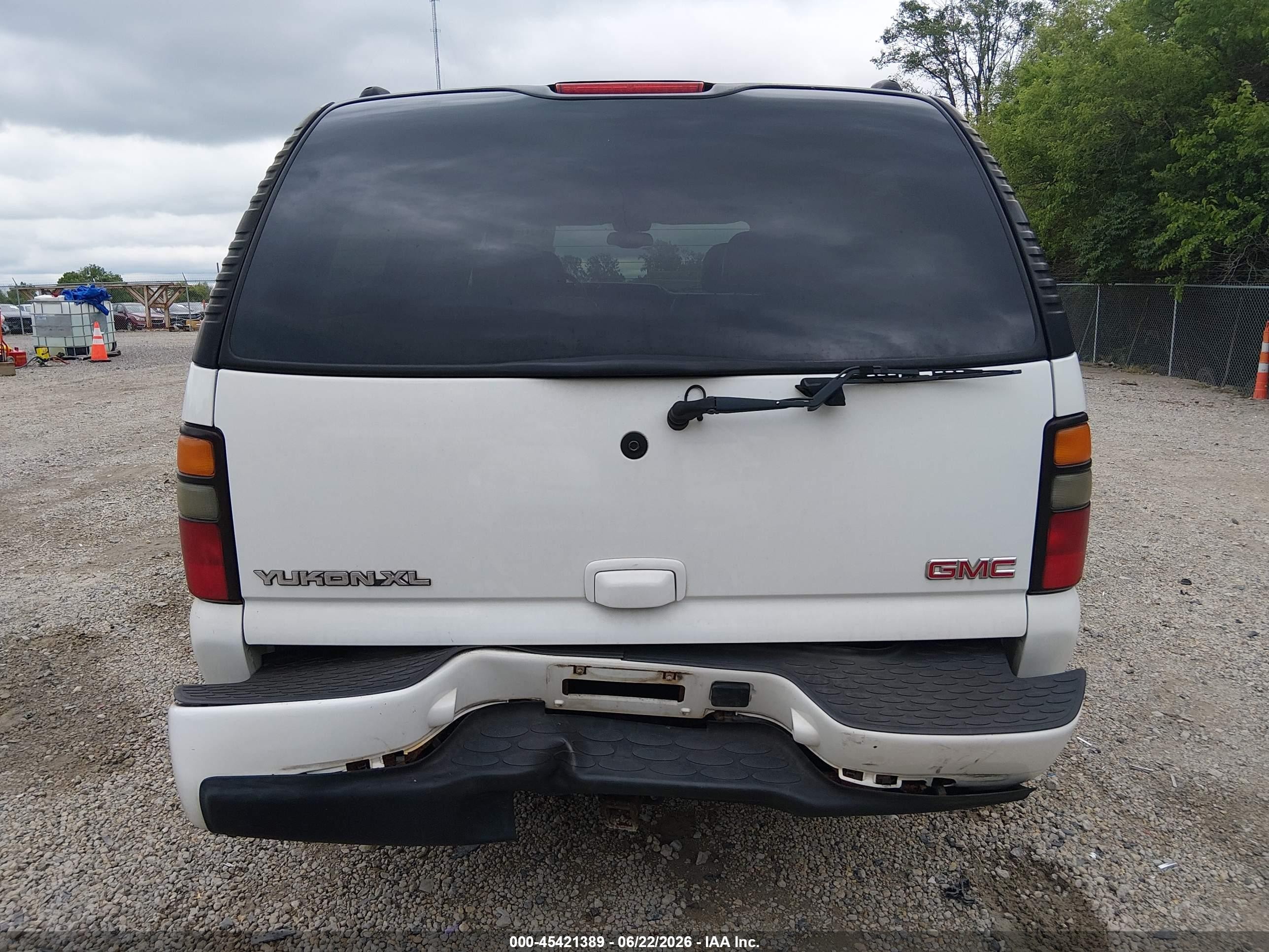 2005 Gmc Yukon Xl 1500 Denali White vin: 1GKFK66U05J190891