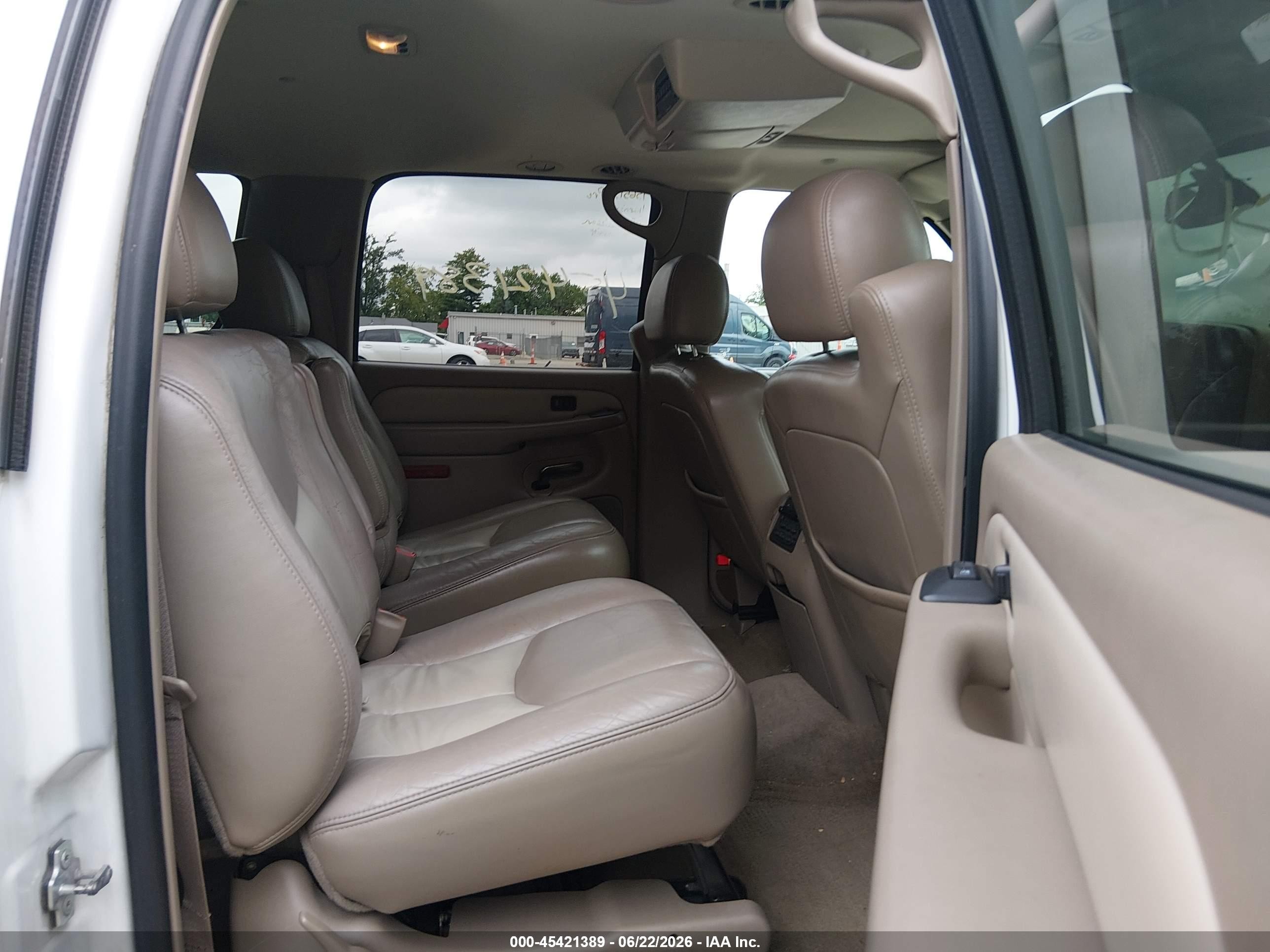 2005 Gmc Yukon Xl 1500 Denali White vin: 1GKFK66U05J190891