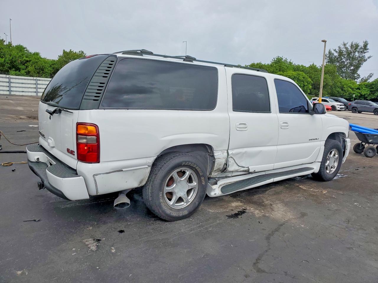 2002 Gmc Denali Xl K1500 White vin: 1GKFK66U32J182876