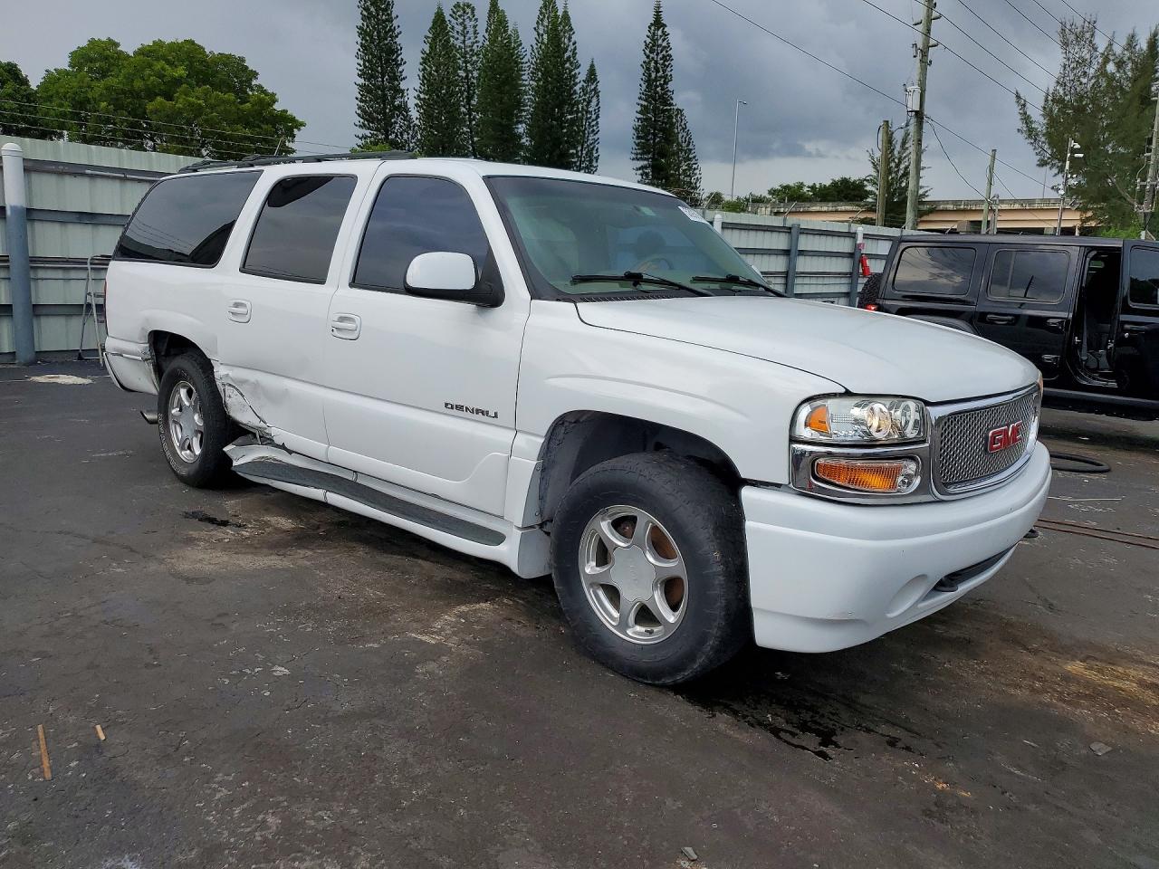 2002 Gmc Denali Xl K1500 White vin: 1GKFK66U32J182876