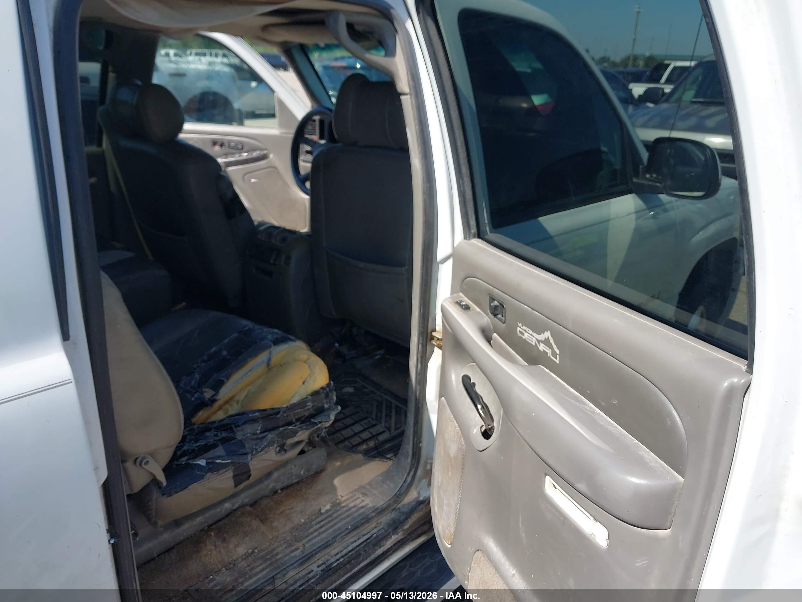 2001 Gmc Yukon Xl 1500 Denali White vin: 1GKFK66U41J297176