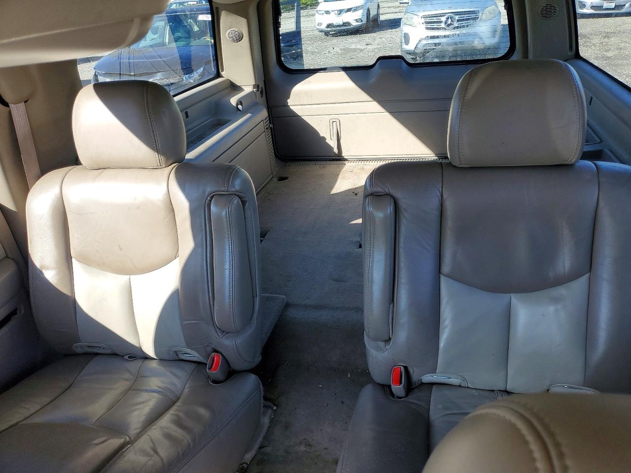 2005 Gmc Yukon Xl Denali Silver vin: 1GKFK66U45J216263