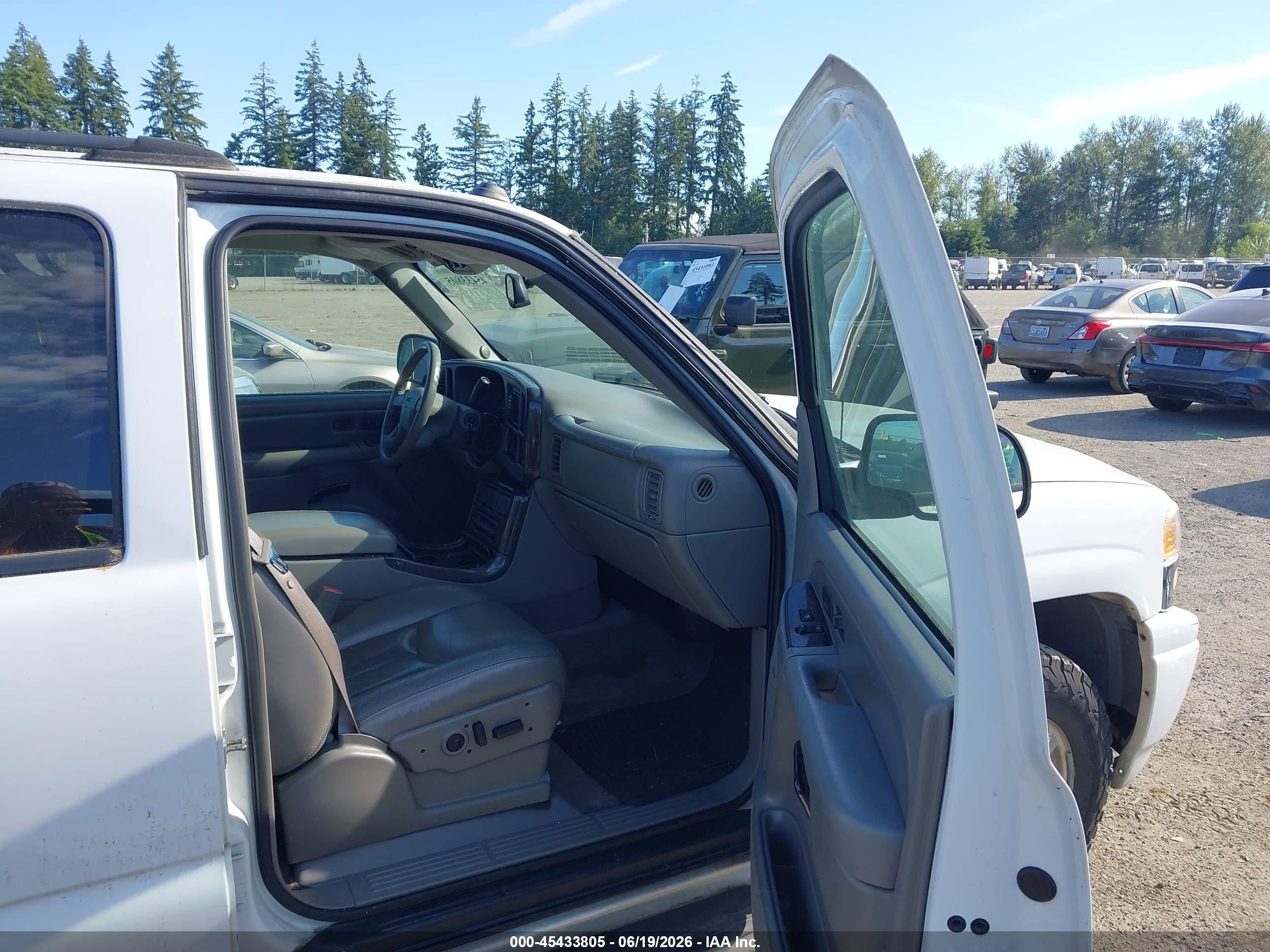 2004 Gmc Yukon Xl 1500 Denali White vin: 1GKFK66U64J269934