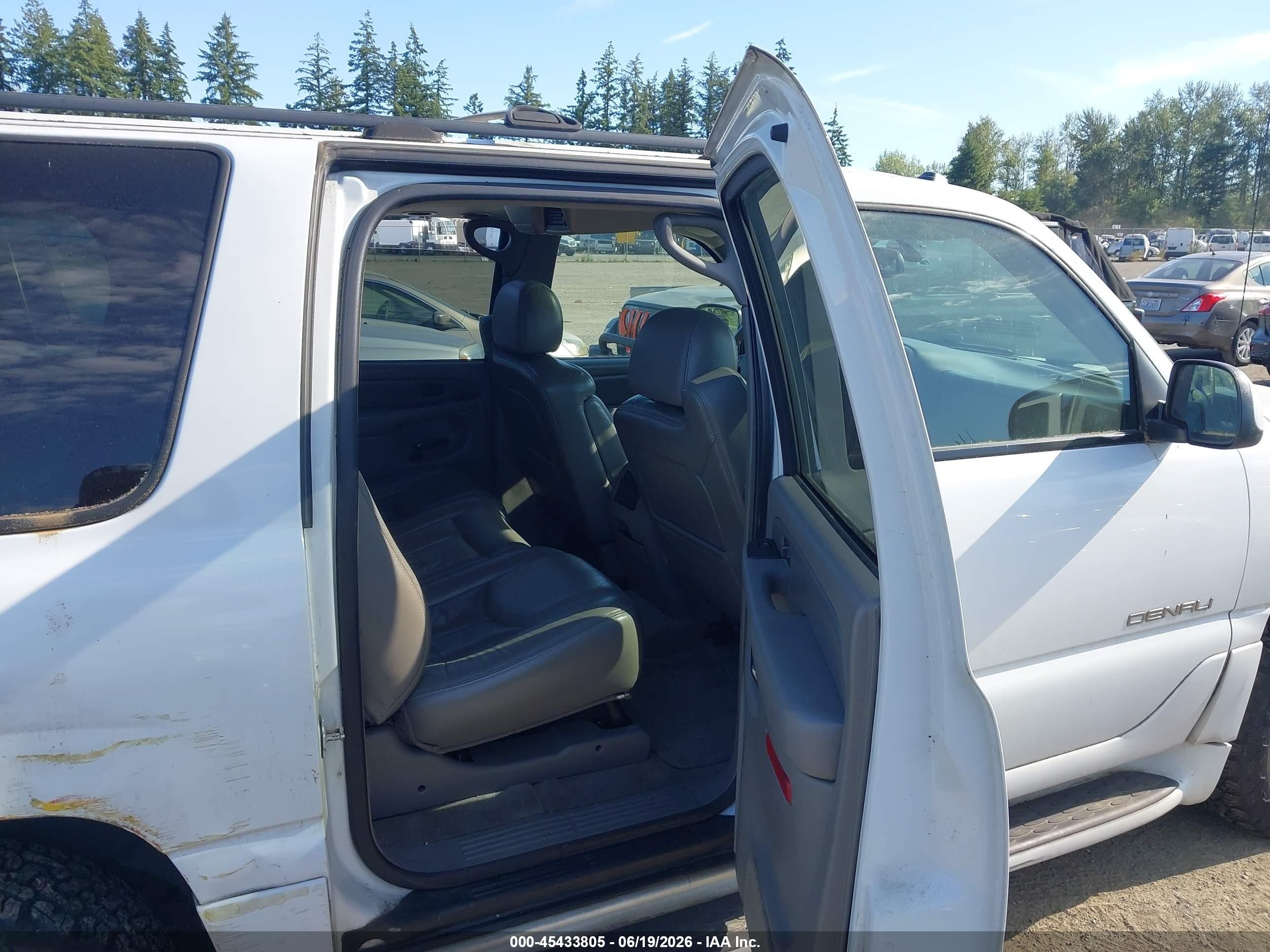 2004 Gmc Yukon Xl 1500 Denali White vin: 1GKFK66U64J269934