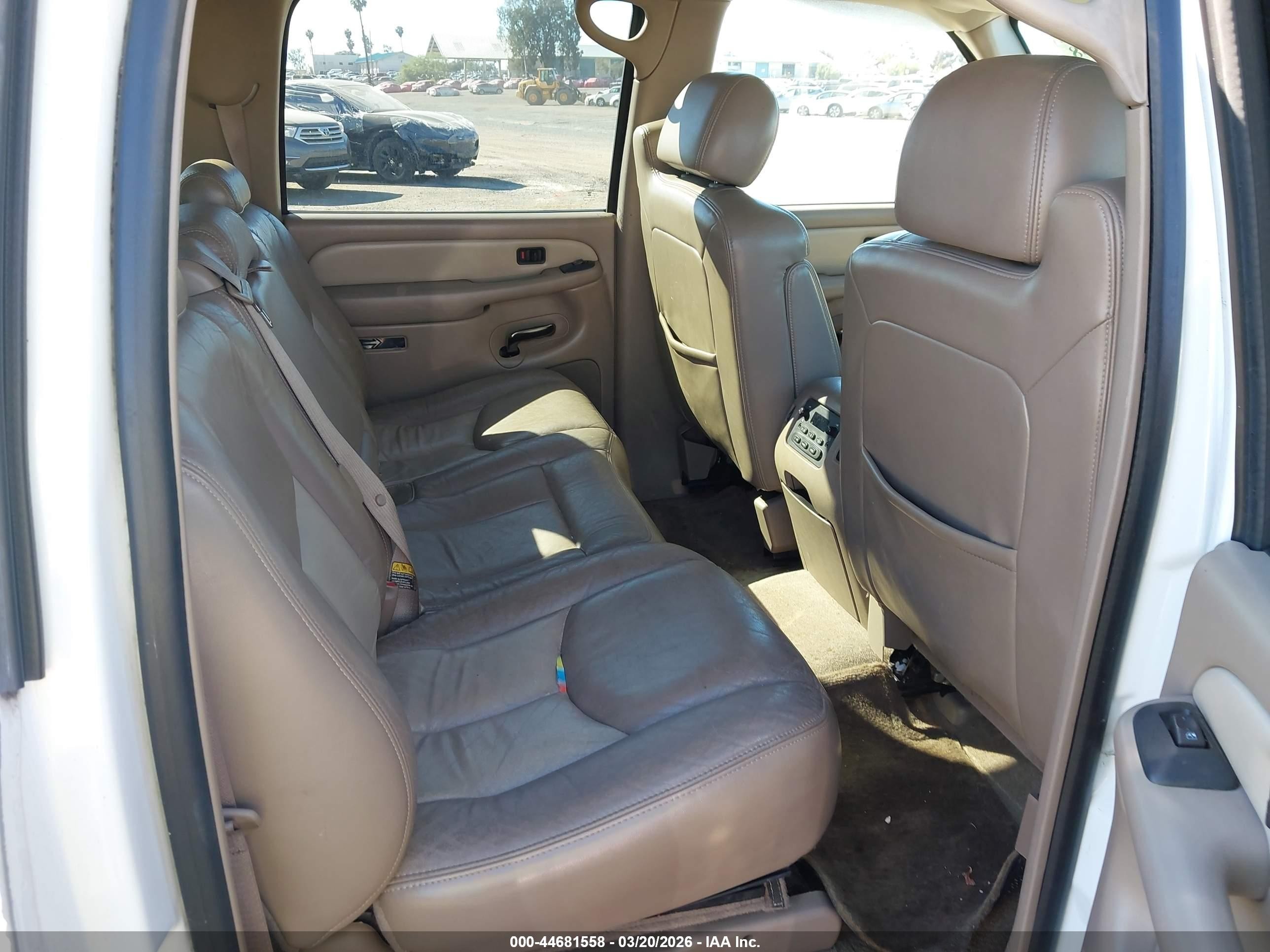 2005 Gmc Yukon Xl 1500 Denali Белый vin: 1GKFK66U65J153263
