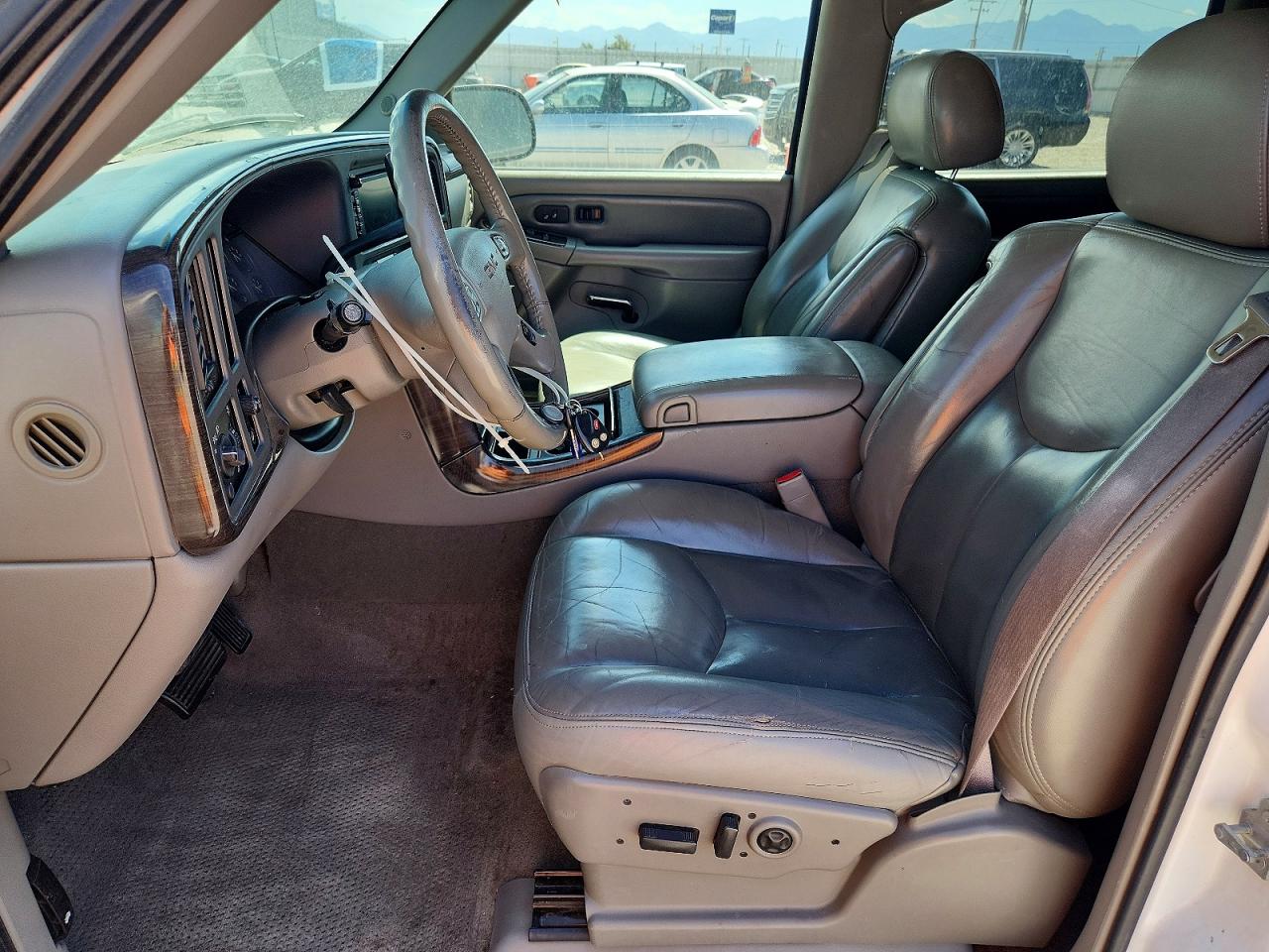 2005 Gmc Yukon Xl Denali White vin: 1GKFK66U85J235642
