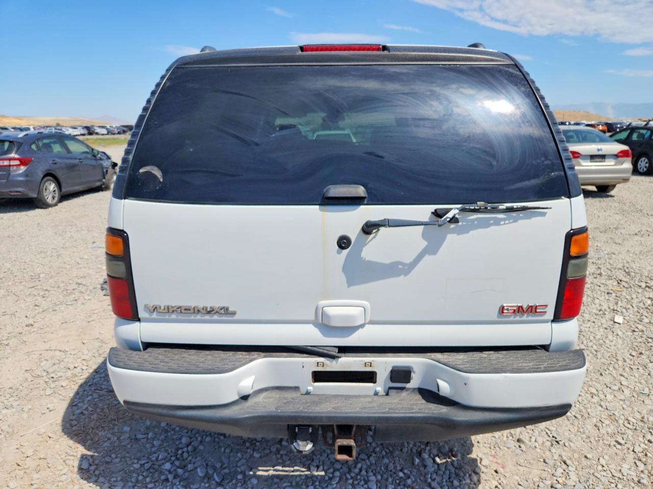 2005 Gmc Yukon Xl Denali White vin: 1GKFK66U85J235642