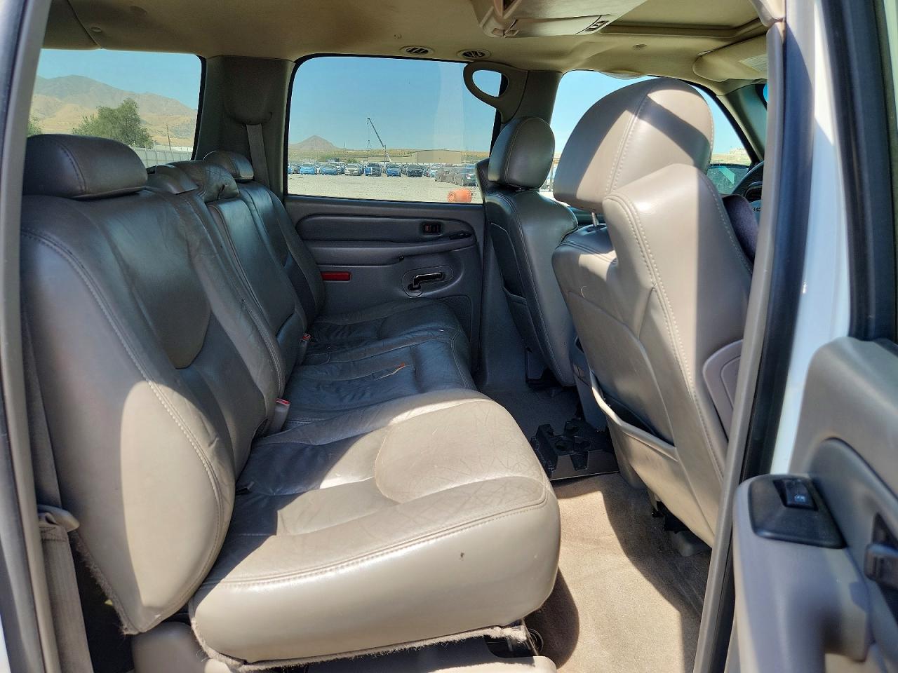 2005 Gmc Yukon Xl Denali White vin: 1GKFK66U85J235642