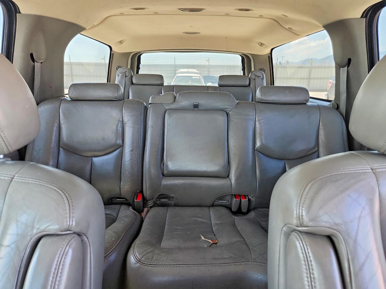 2005 Gmc Yukon Xl Denali White vin: 1GKFK66U85J235642