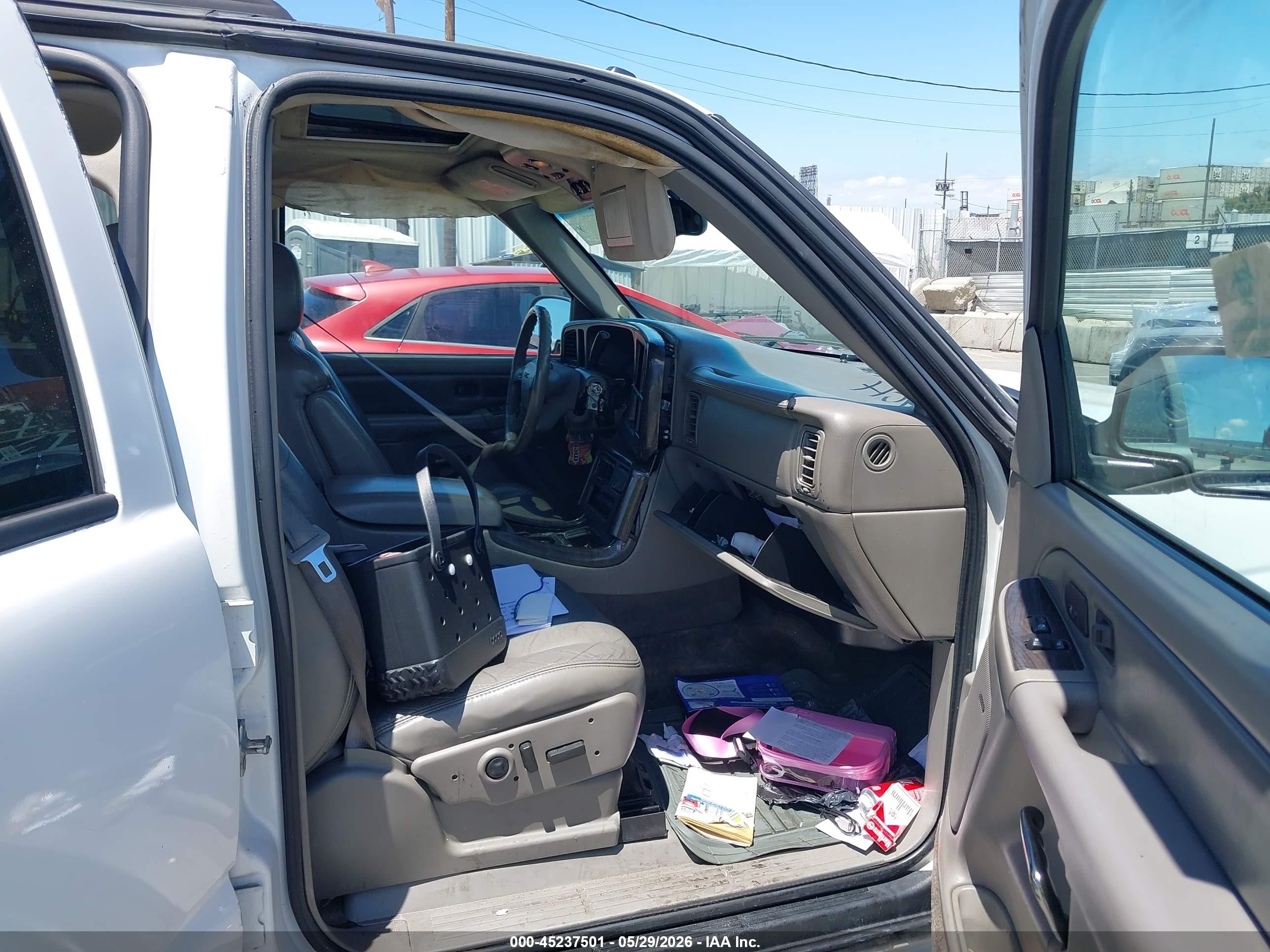 2004 Gmc Yukon Xl 1500 Denali White vin: 1GKFK66U94J298568