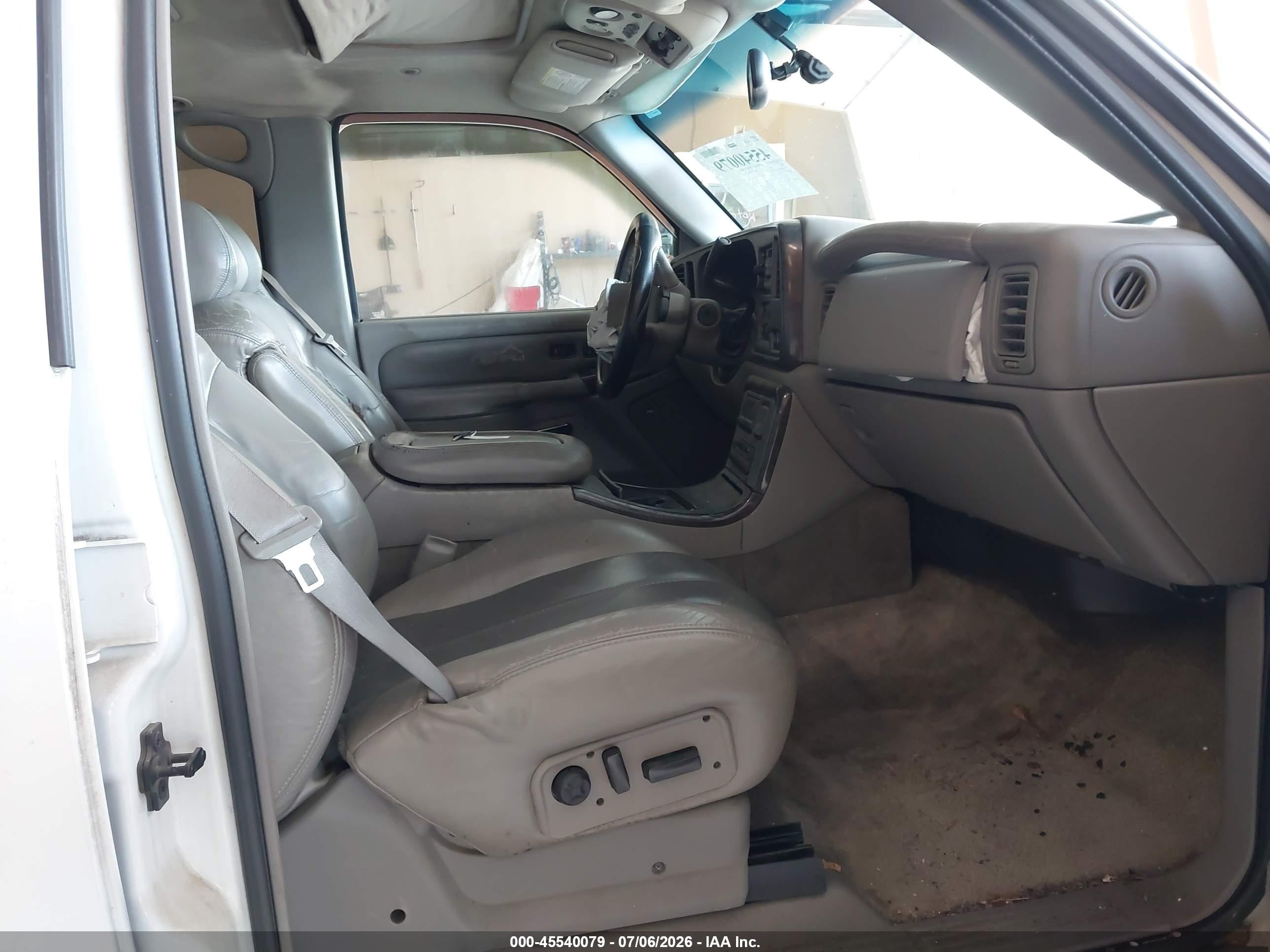 2001 Gmc Yukon Xl 1500 Denali White vin: 1GKFK66UX1J302915
