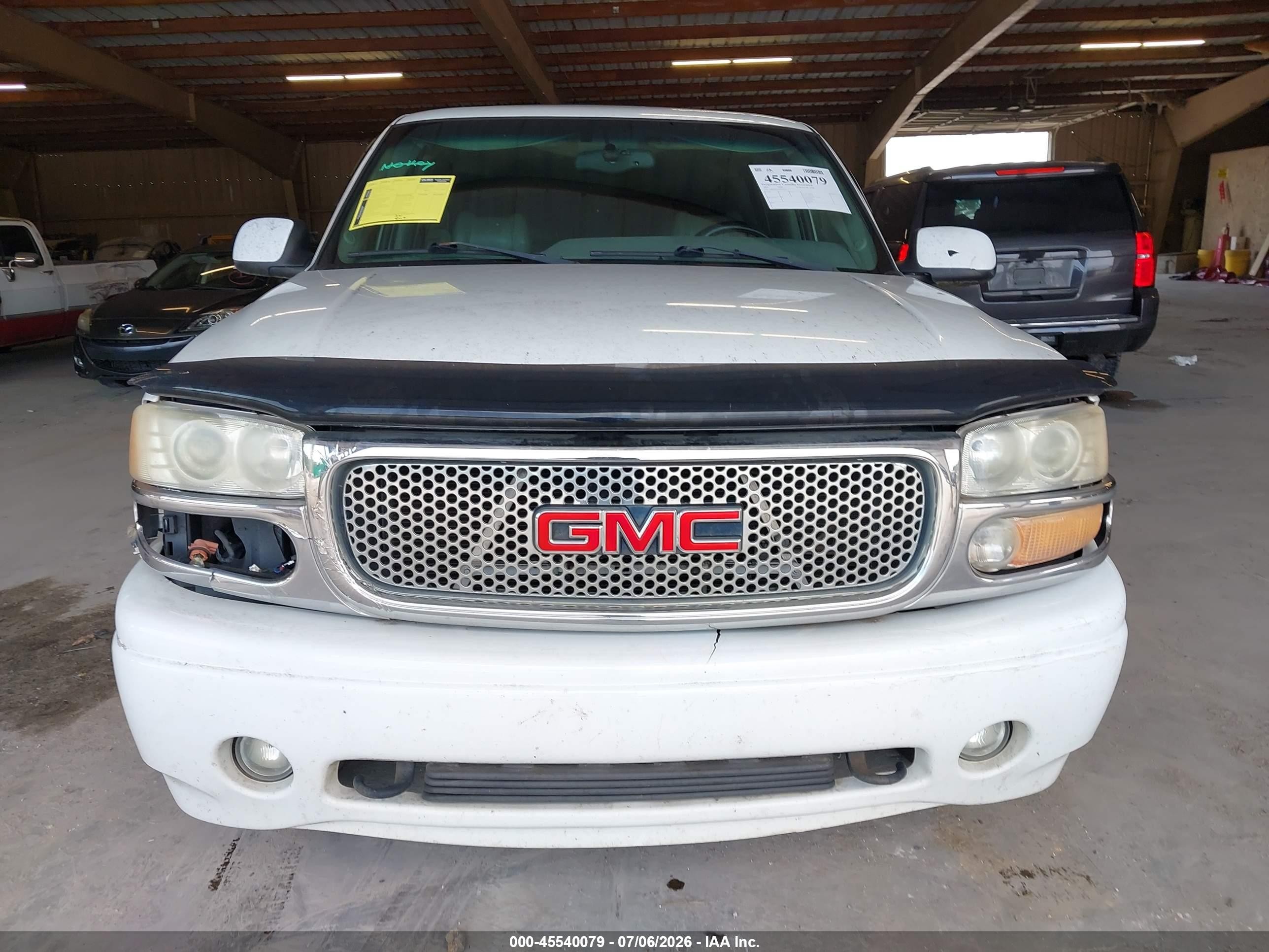 2001 Gmc Yukon Xl 1500 Denali White vin: 1GKFK66UX1J302915