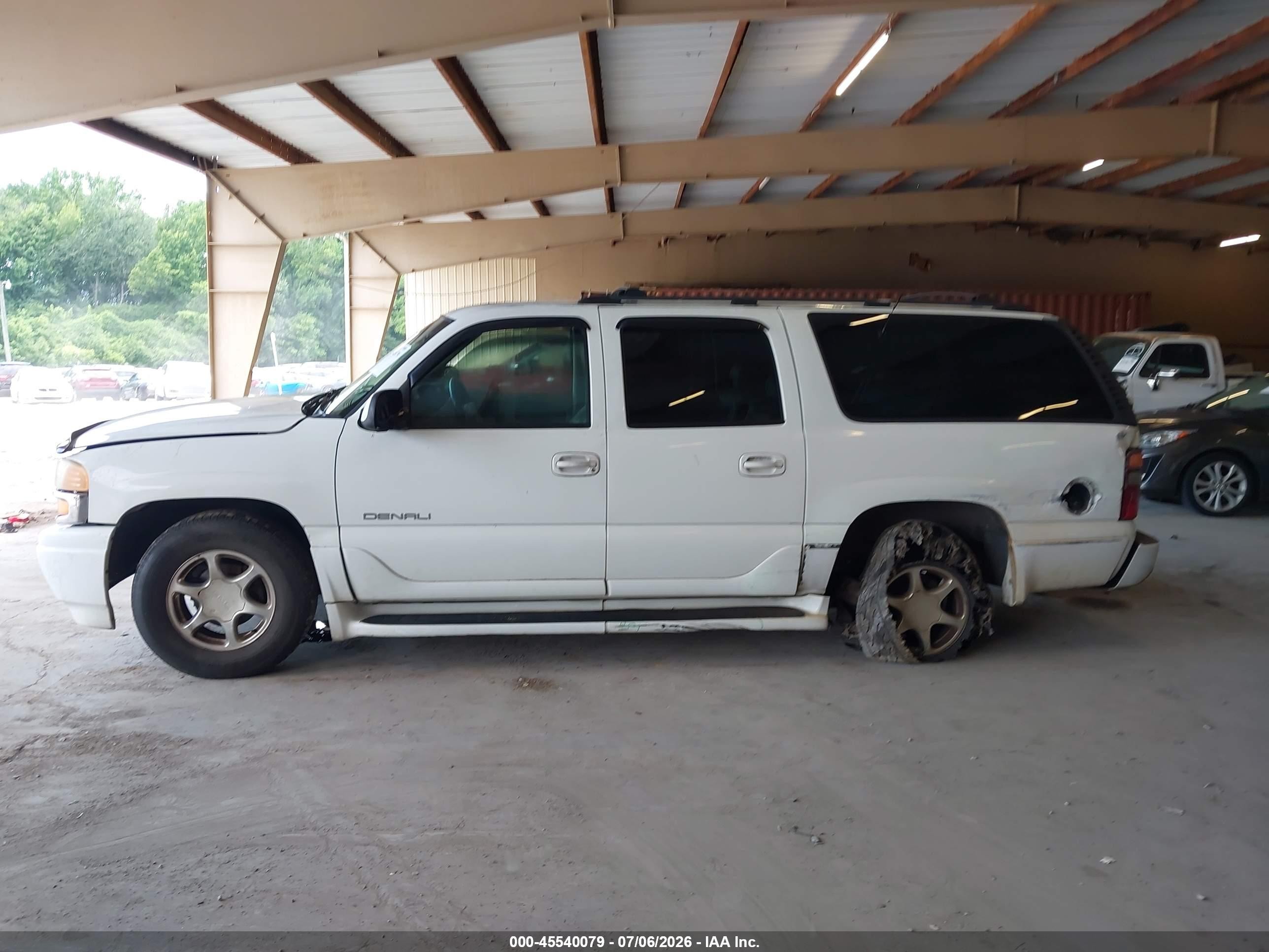 2001 Gmc Yukon Xl 1500 Denali White vin: 1GKFK66UX1J302915