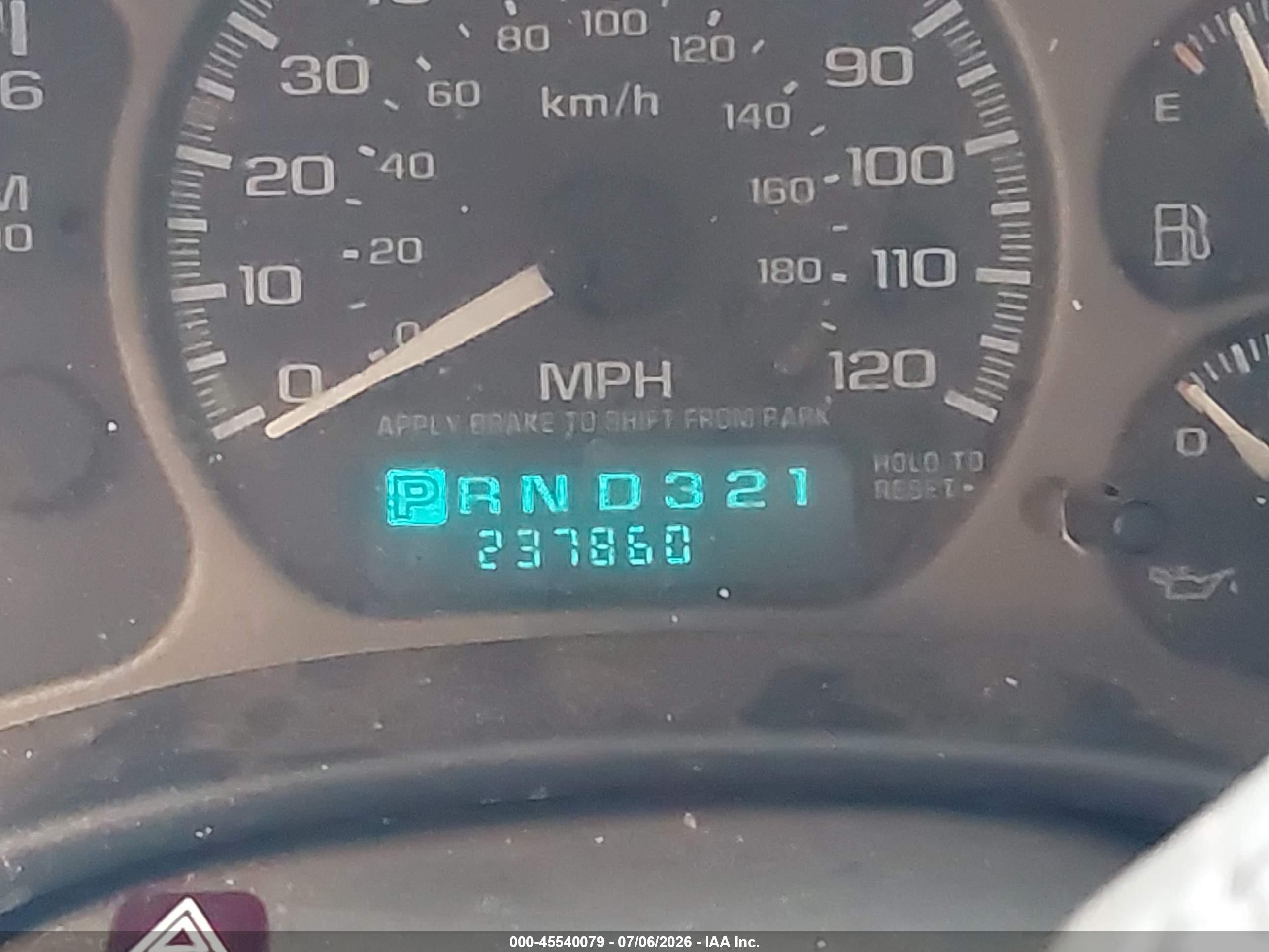 2001 Gmc Yukon Xl 1500 Denali White vin: 1GKFK66UX1J302915