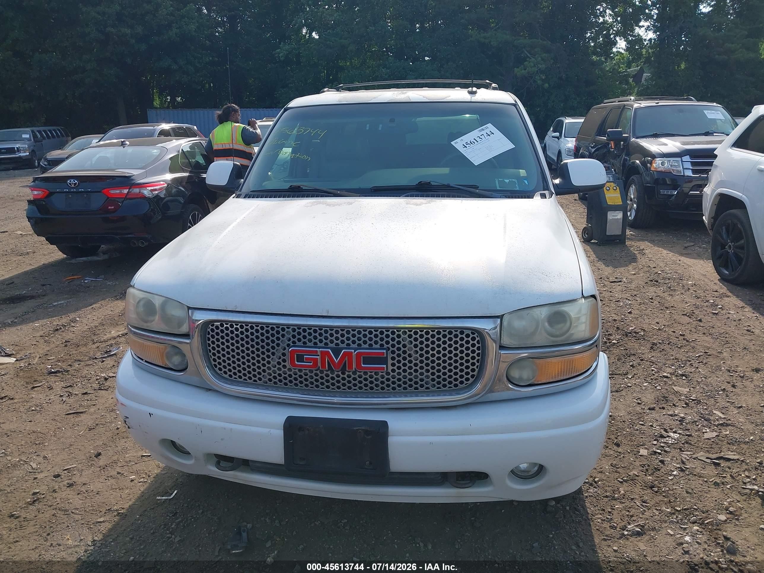 2002 Gmc Yukon Xl 1500 Denali White vin: 1GKFK66UX2J314063