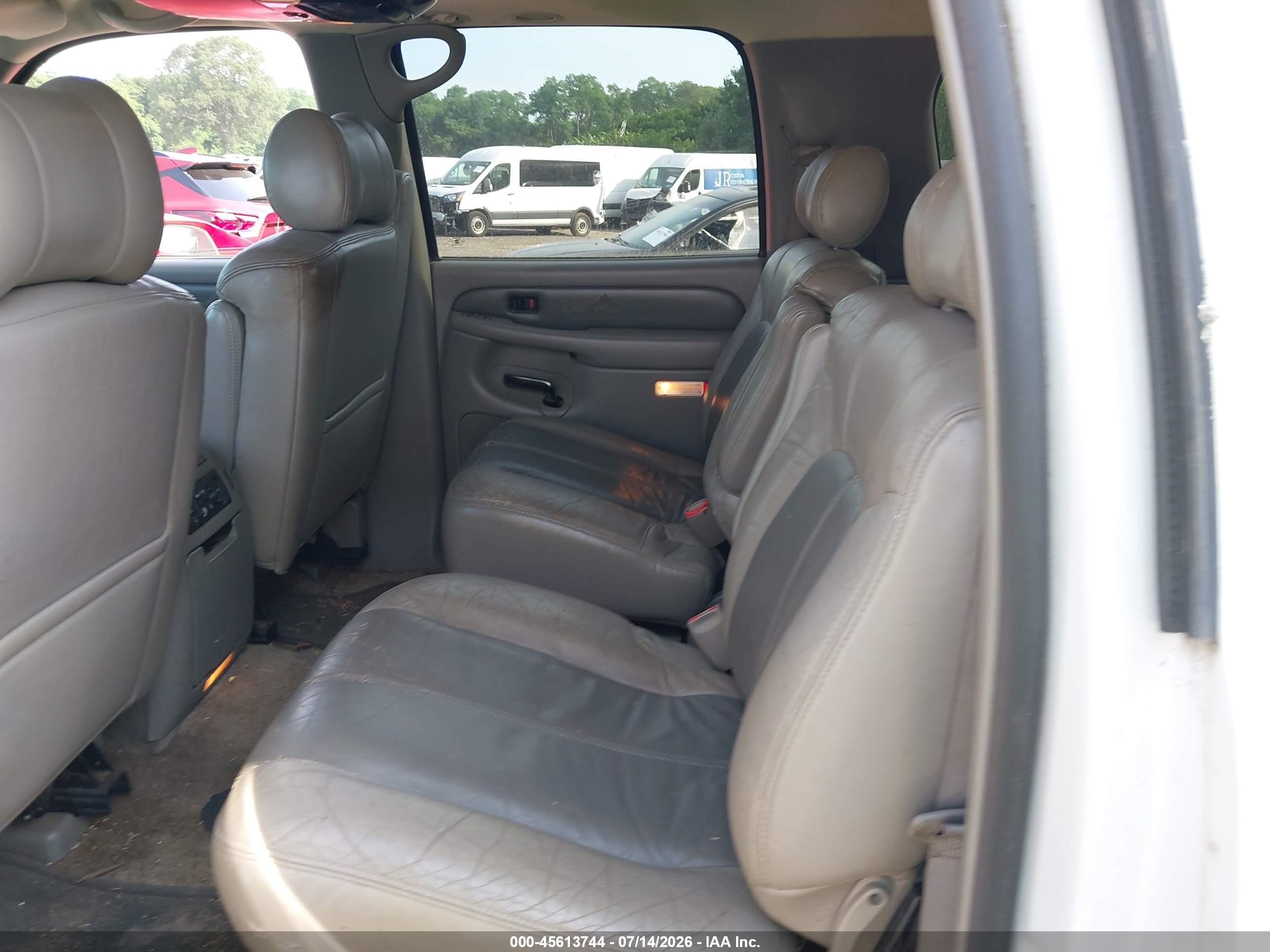2002 Gmc Yukon Xl 1500 Denali White vin: 1GKFK66UX2J314063