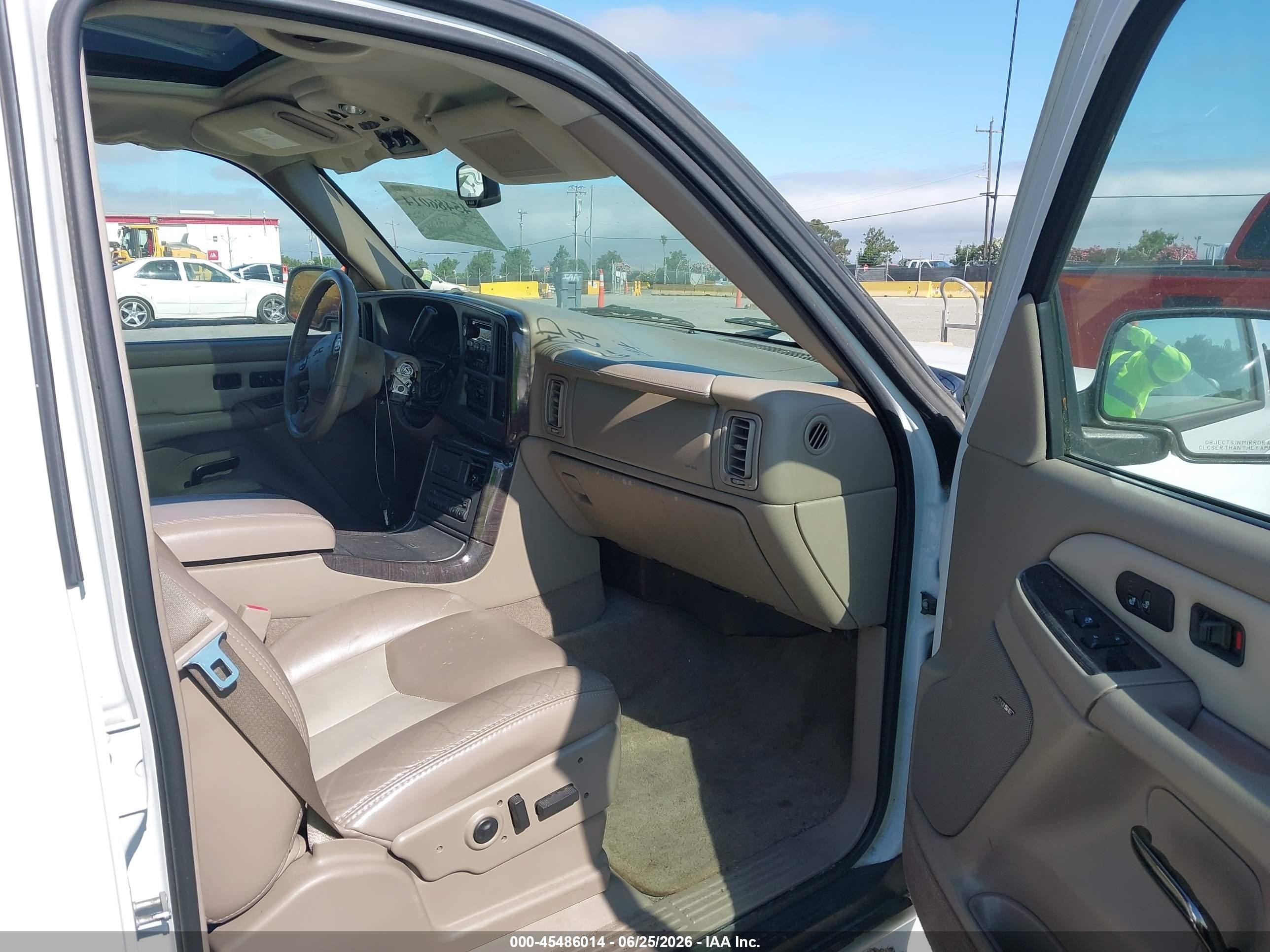 2004 Gmc Yukon Xl 1500 Denali White vin: 1GKFK66UX4J283058