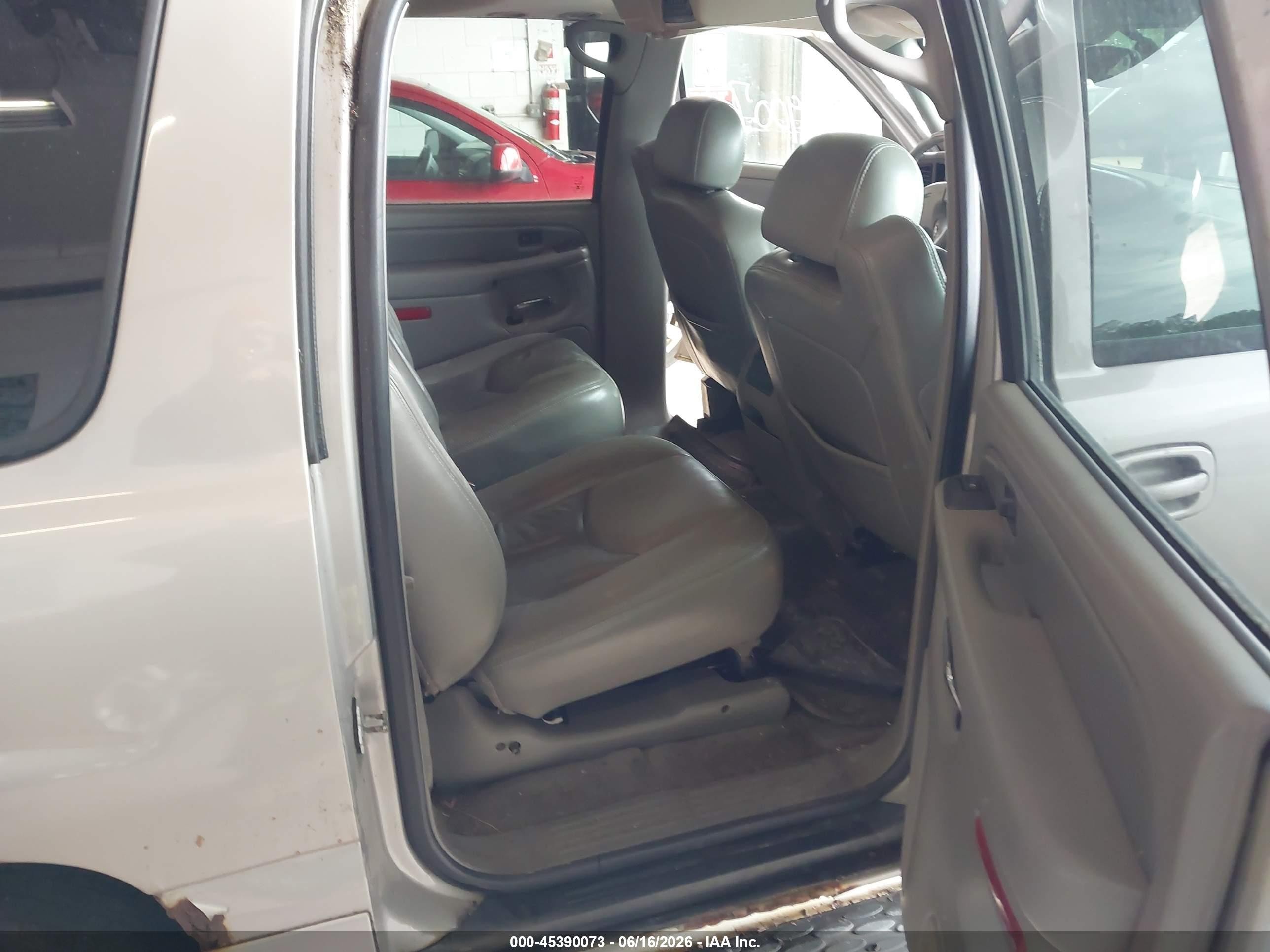 2005 Gmc Yukon Xl 1500 Denali Silver vin: 1GKFK66UX5J209768