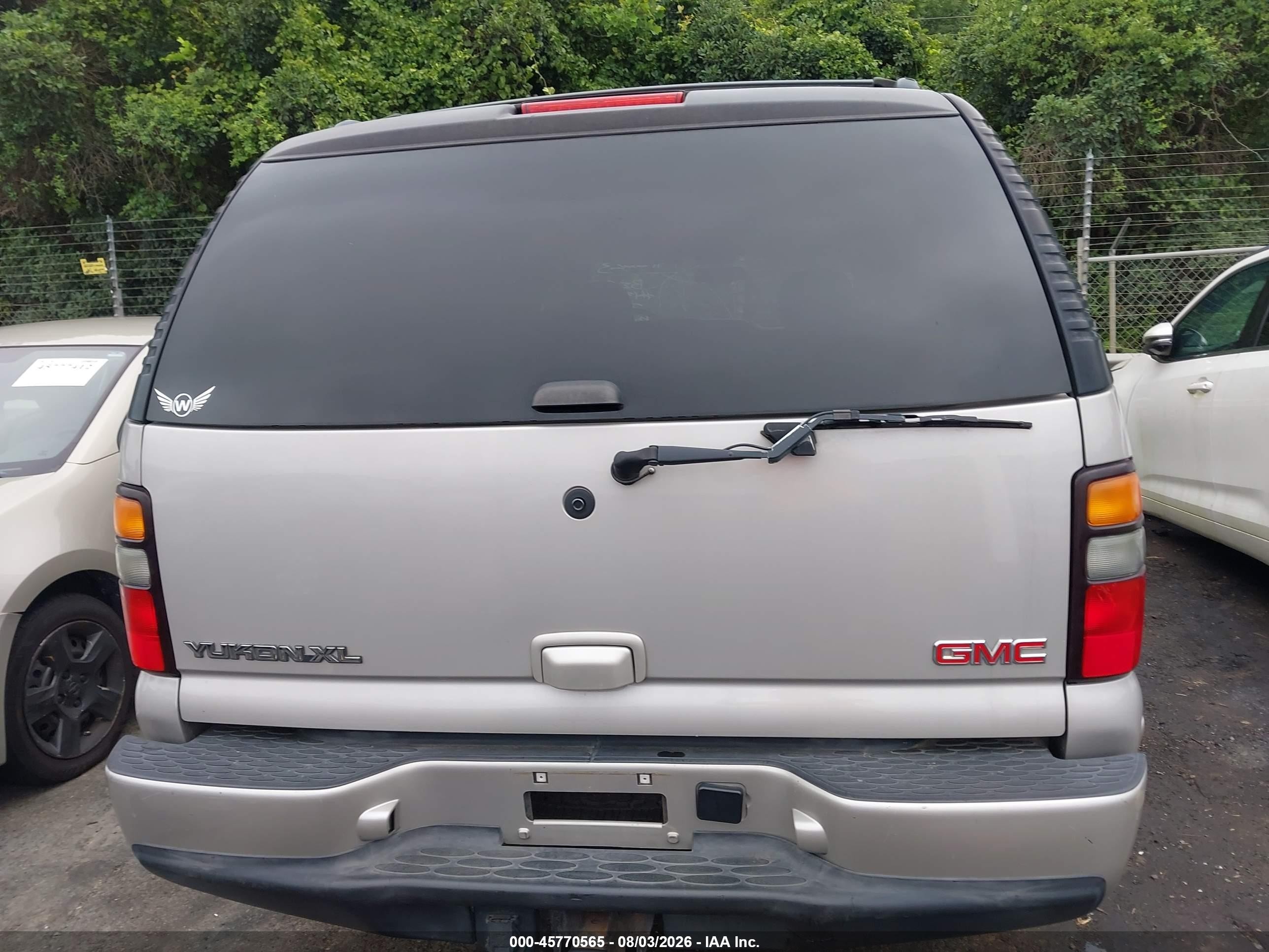 2006 Gmc Yukon Xl 1500 Denali Silver vin: 1GKFK66UX6J116623