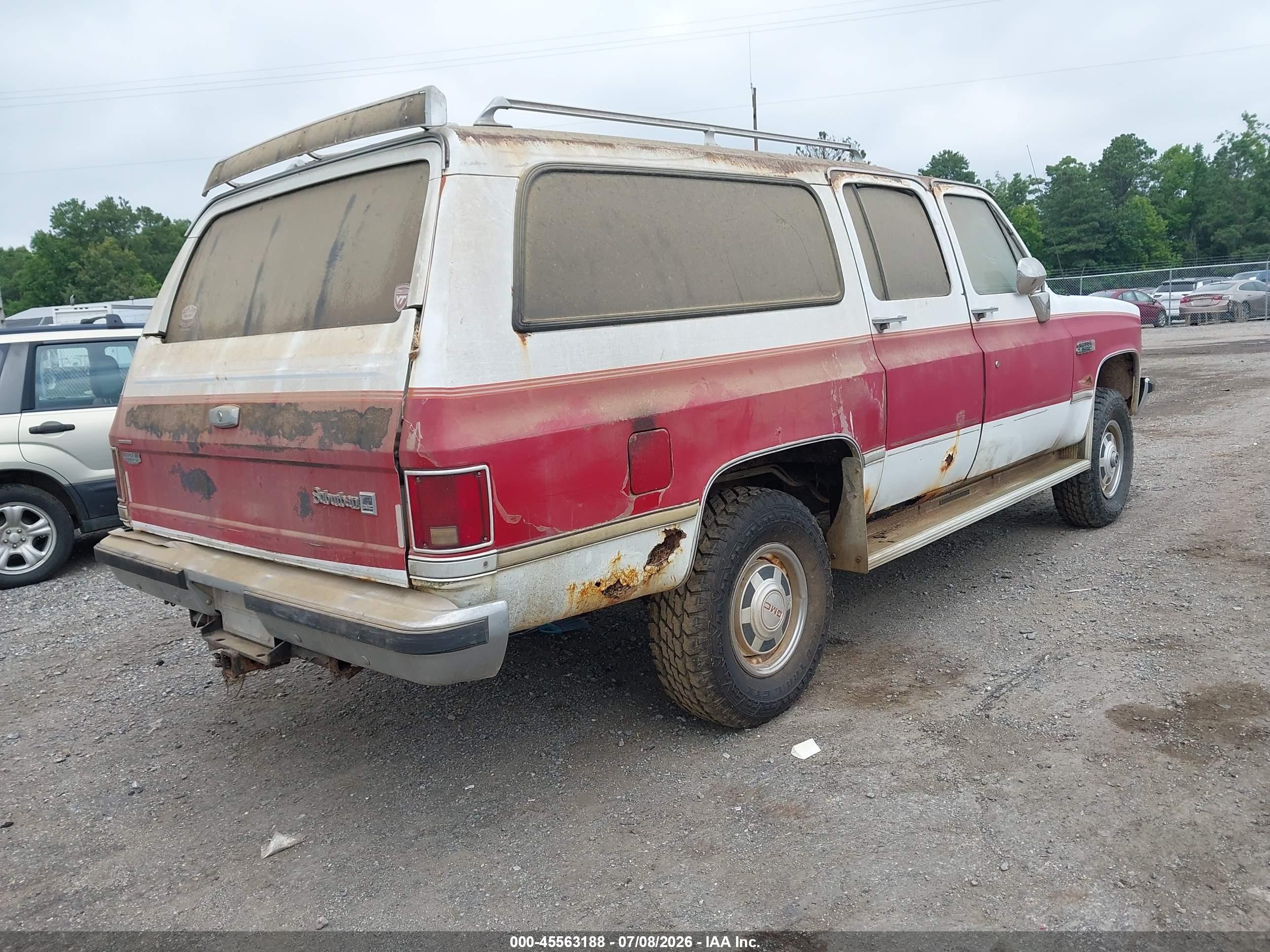 1988 Gmc Suburban V25 Conventional Red vin: 1GKGV26K0JF503826