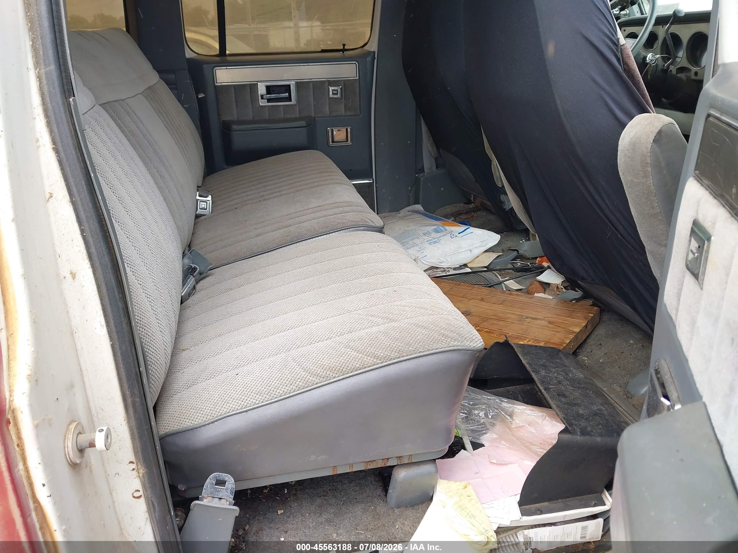1988 Gmc Suburban V25 Conventional Red vin: 1GKGV26K0JF503826