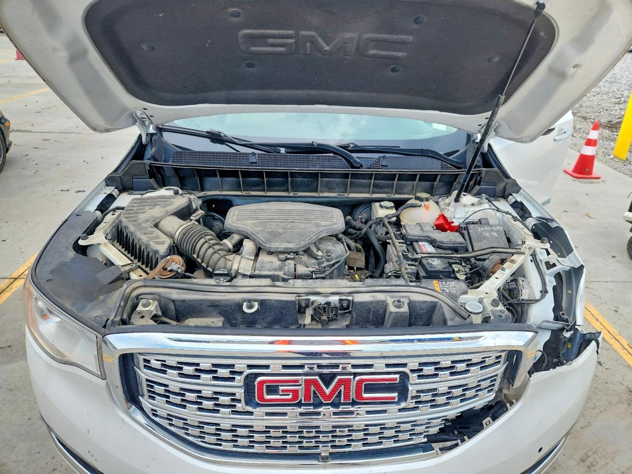 2018 Gmc Acadia Denali White vin: 1GKKNPLS1JZ150040