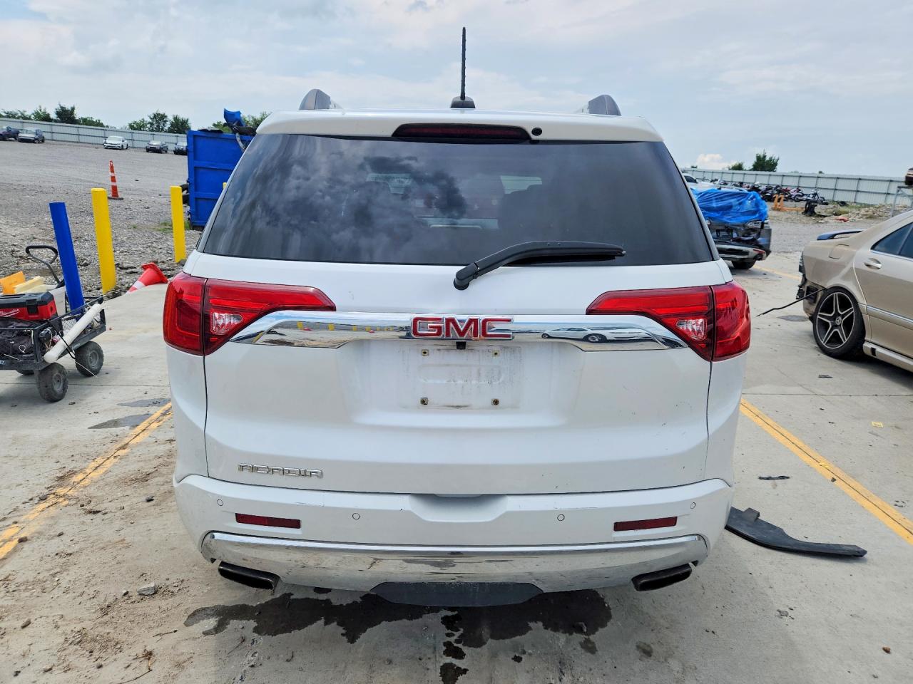 2018 Gmc Acadia Denali White vin: 1GKKNPLS1JZ150040