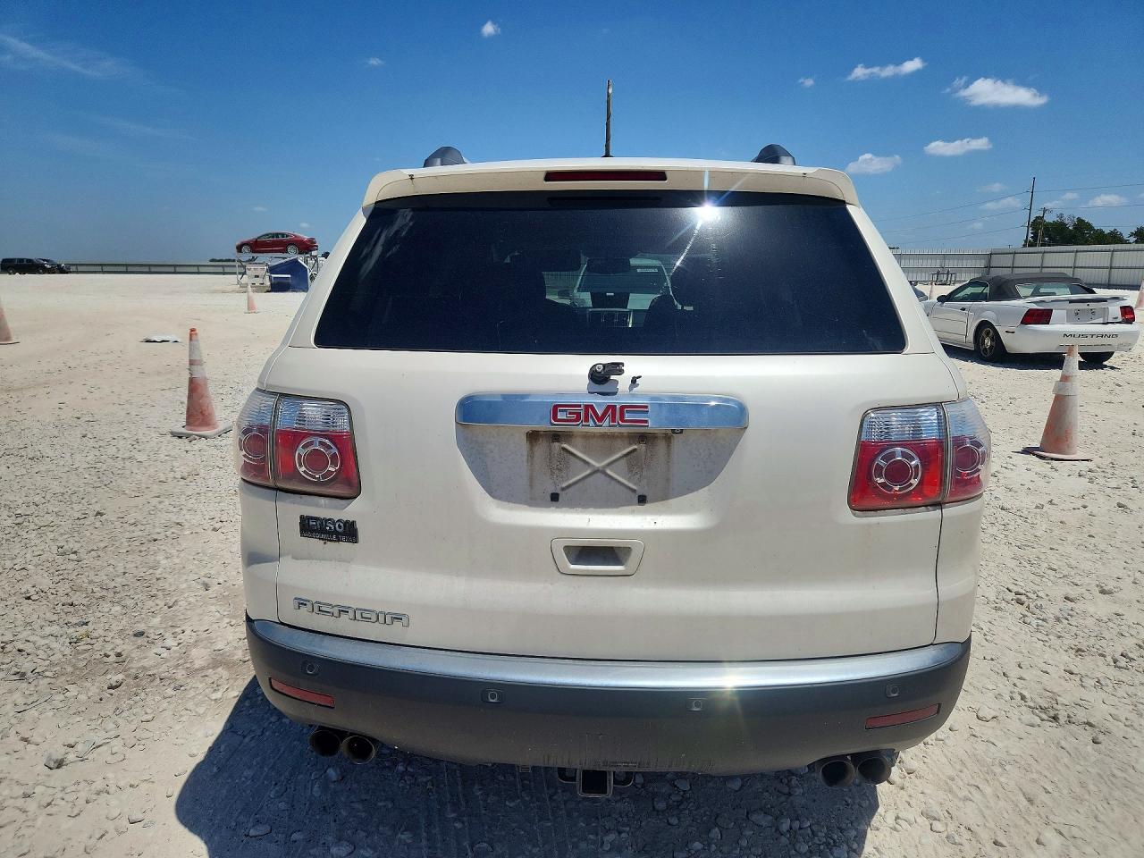 2011 Gmc Acadia Sle White vin: 1GKKRPED2BJ209812